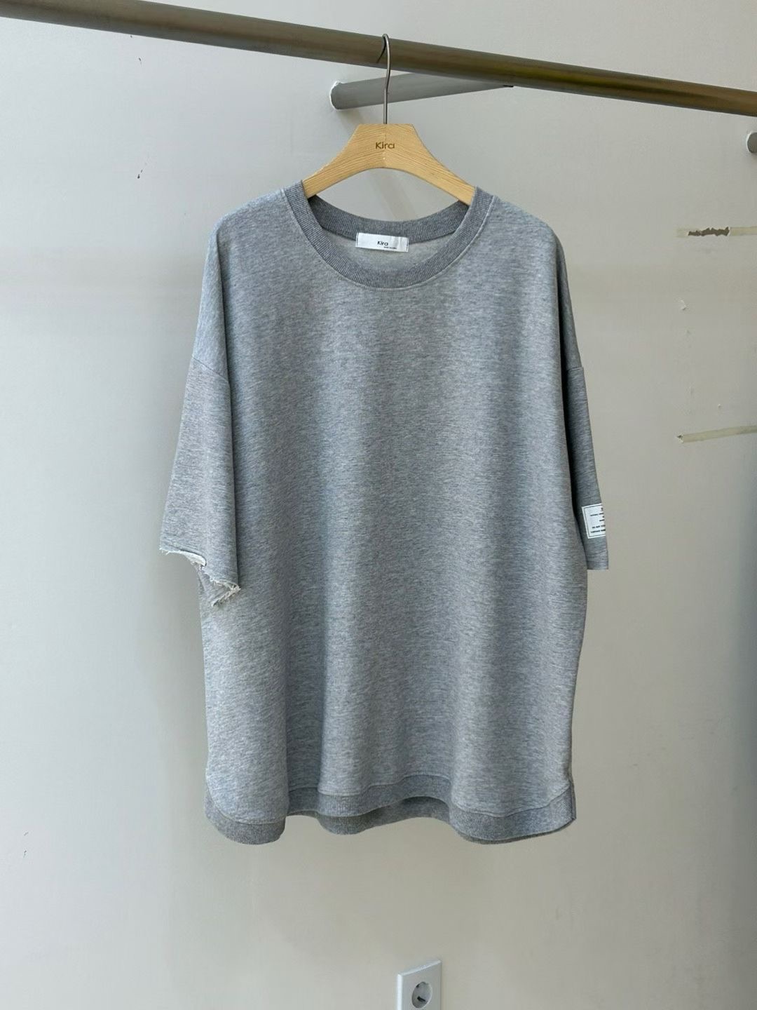KL09 / OVERSIZED CURVED HEM TEE