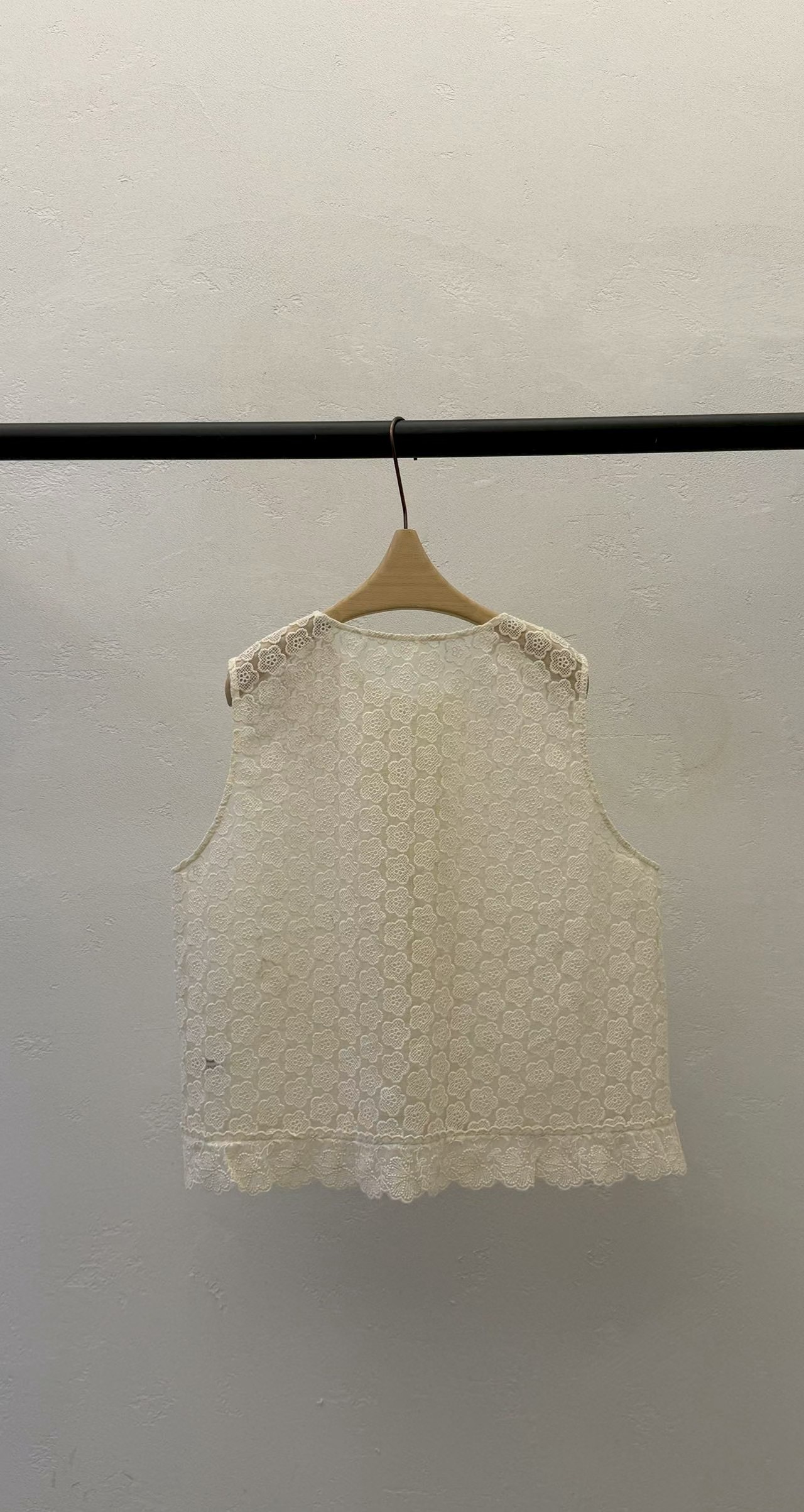 KF42 / LACE BRODERIE TRIMMING VEST