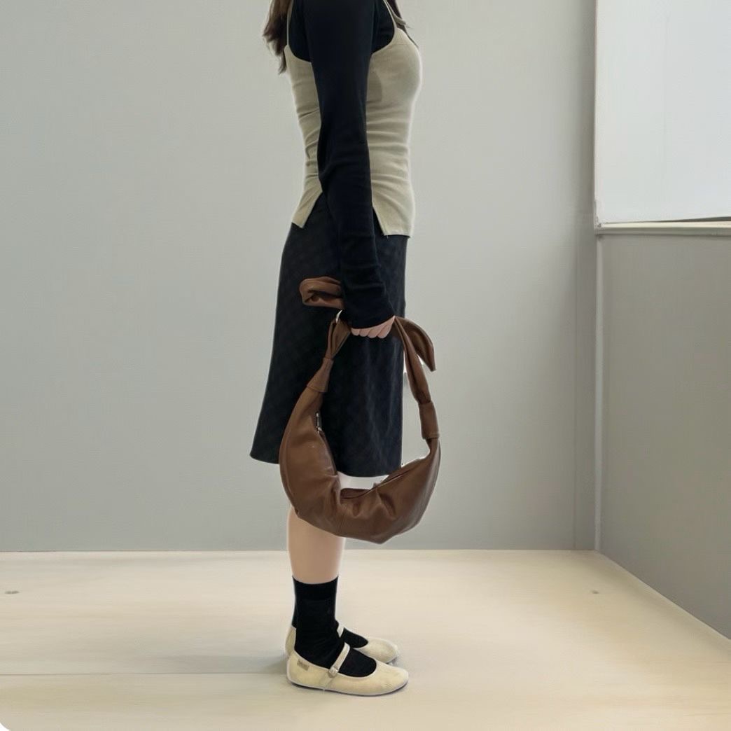 LP09 / KNOTTED HANDLE HOBO SLING BAG