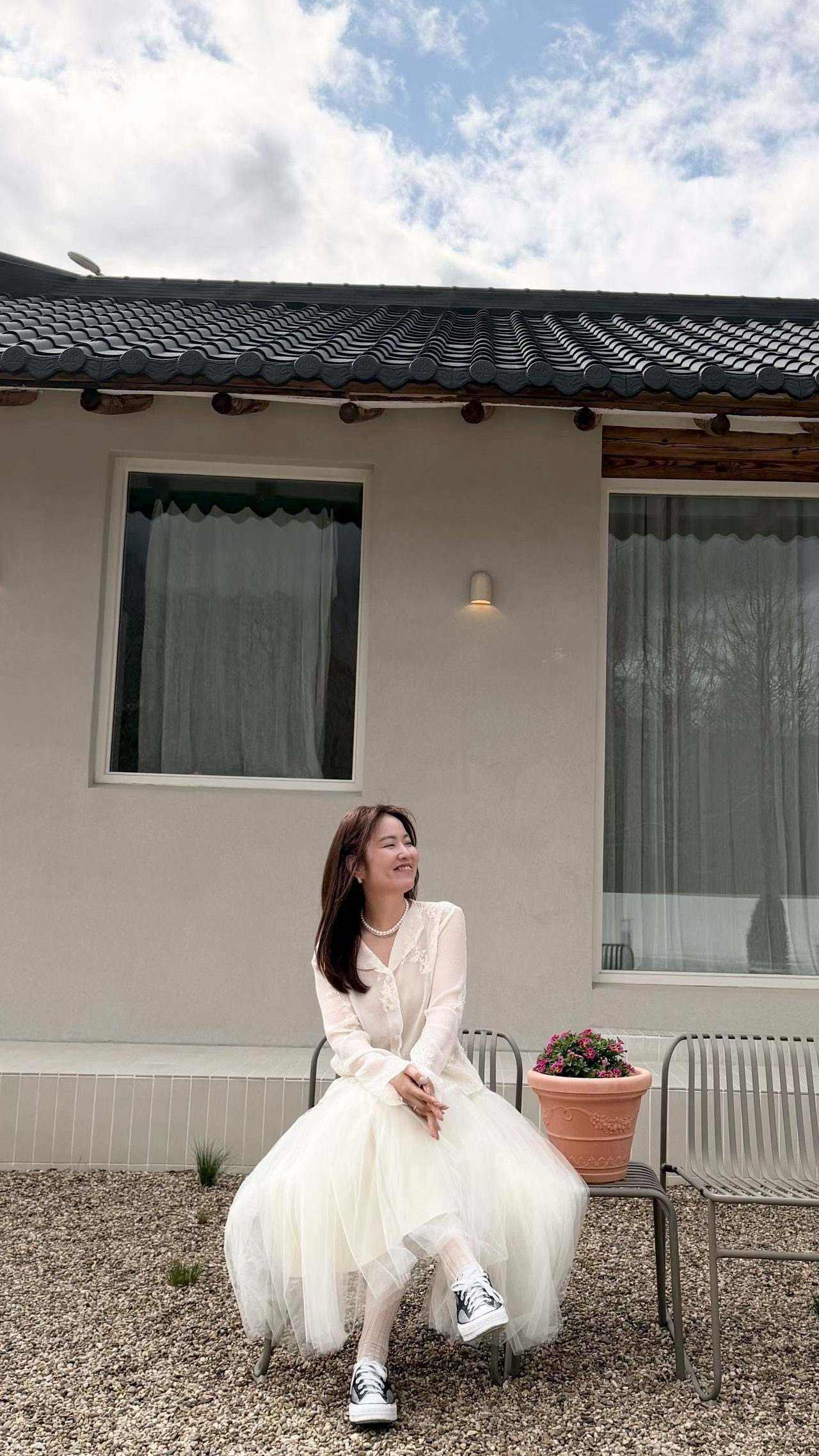 DA17 / SEMI SHEER FLOWER APPLIQUE TOP/CARDIGAN