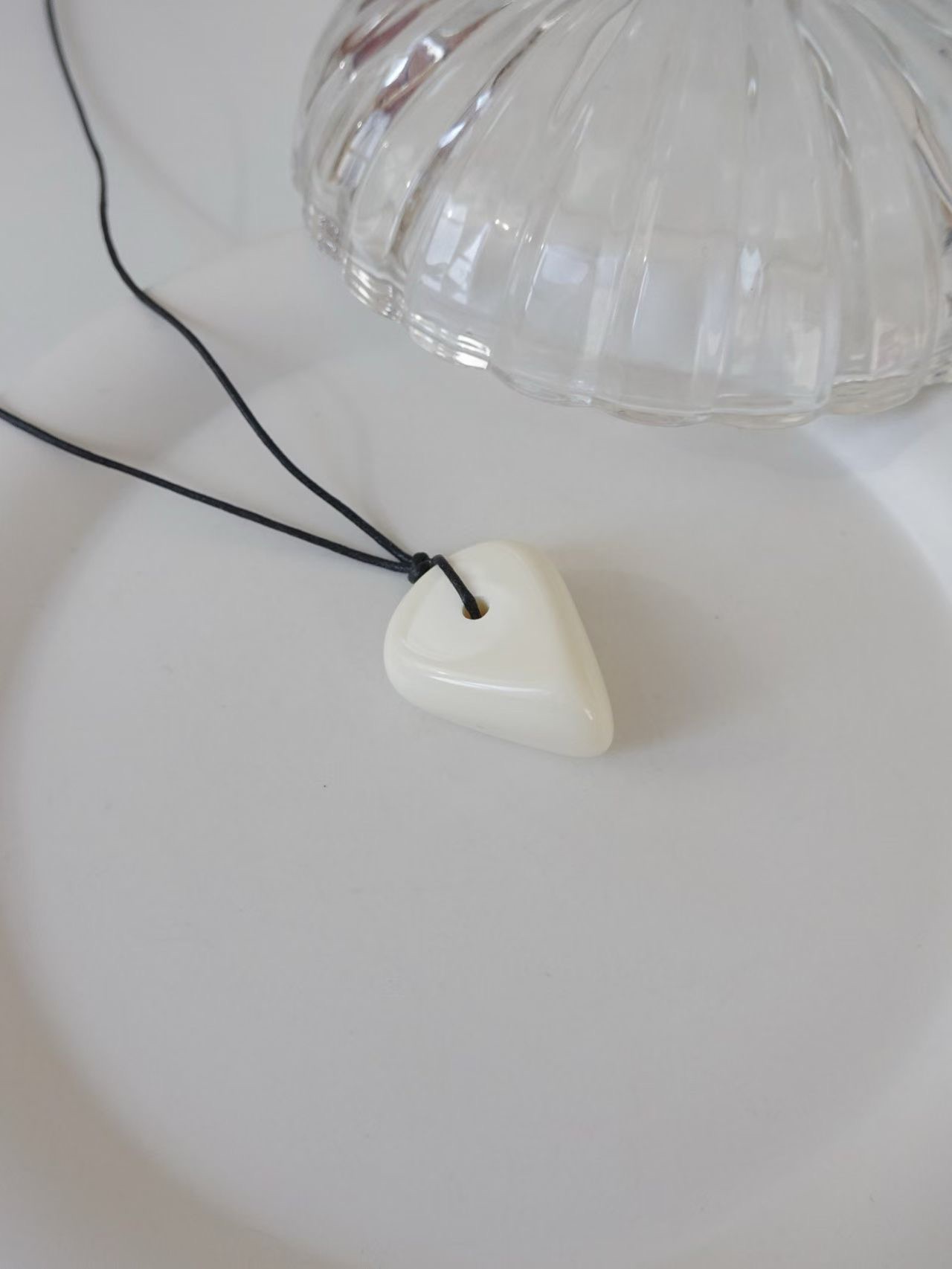 DK30 / TRIANGULAR PENDANT STRING NECKLACE