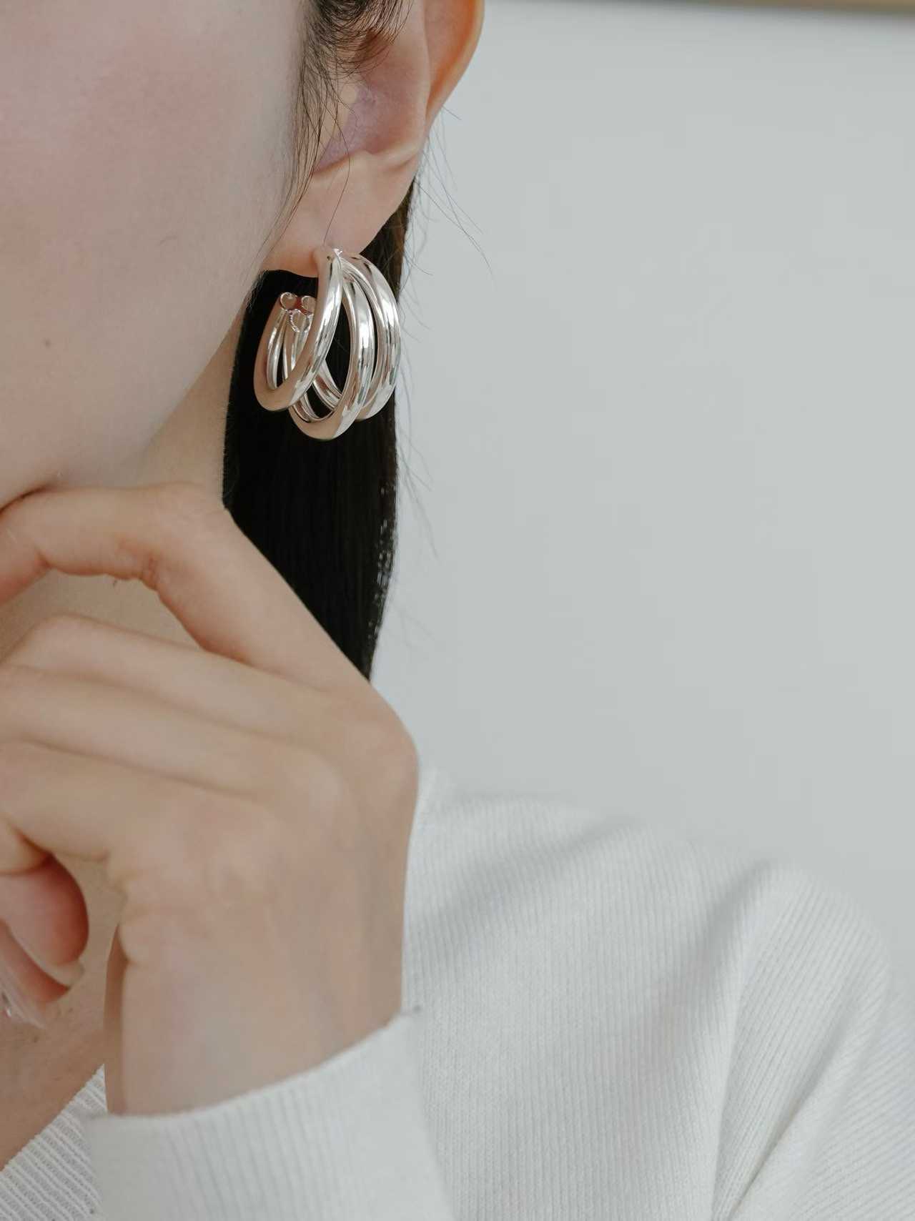 DOLLEY SWIGGLE EARRINGS