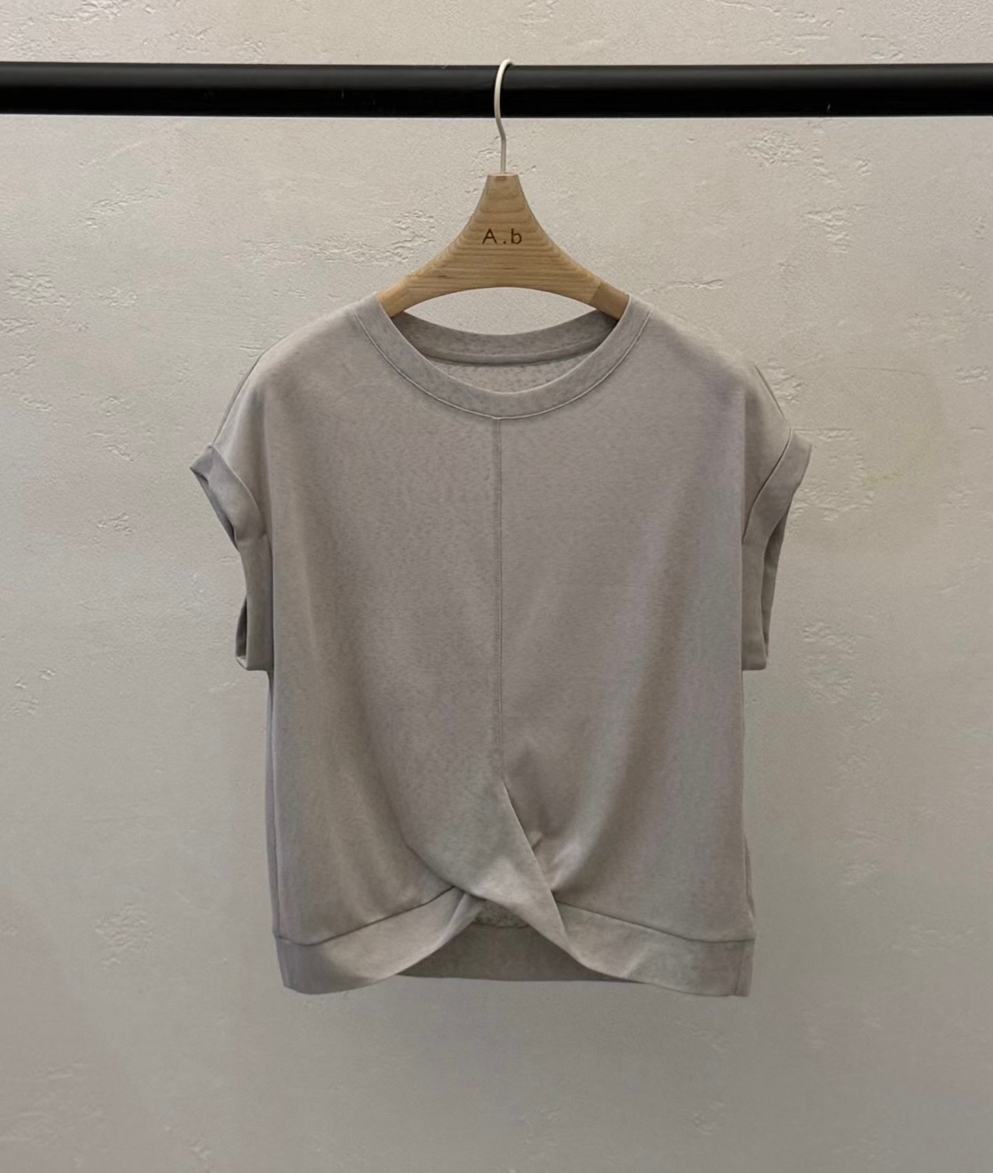 GA34 / FRONT OVERLAP WAIST DETAIL TOP