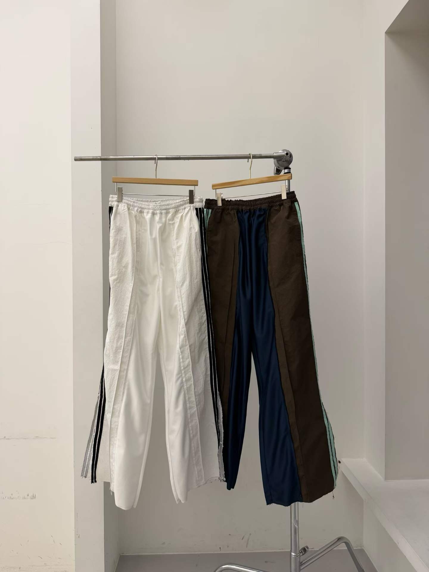 EIDEN PANEL OPEN HEM CONTRAST TRACKPANTS