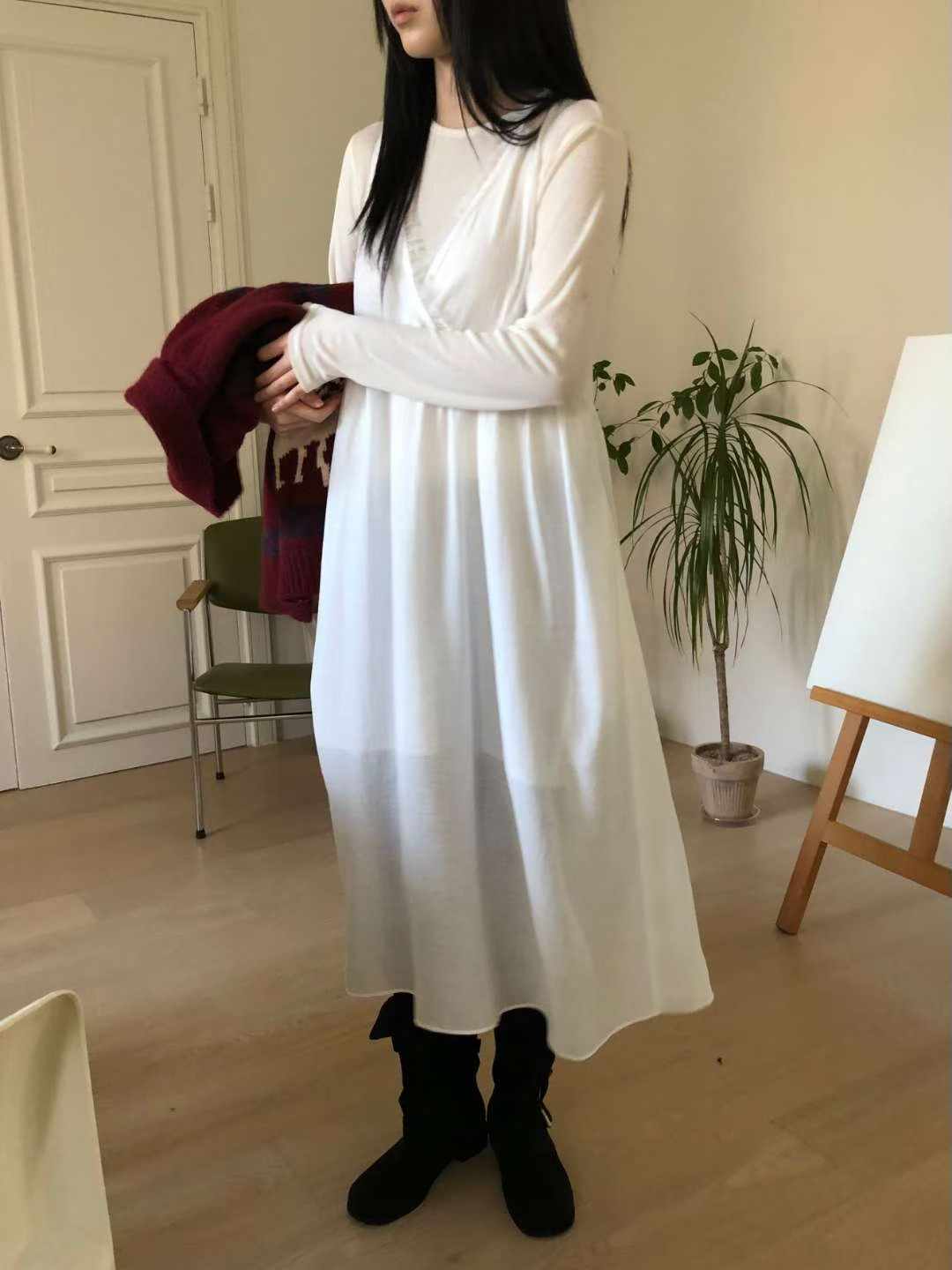 DORCIE V-NECK LACE PIPING PINAFORE DRESS