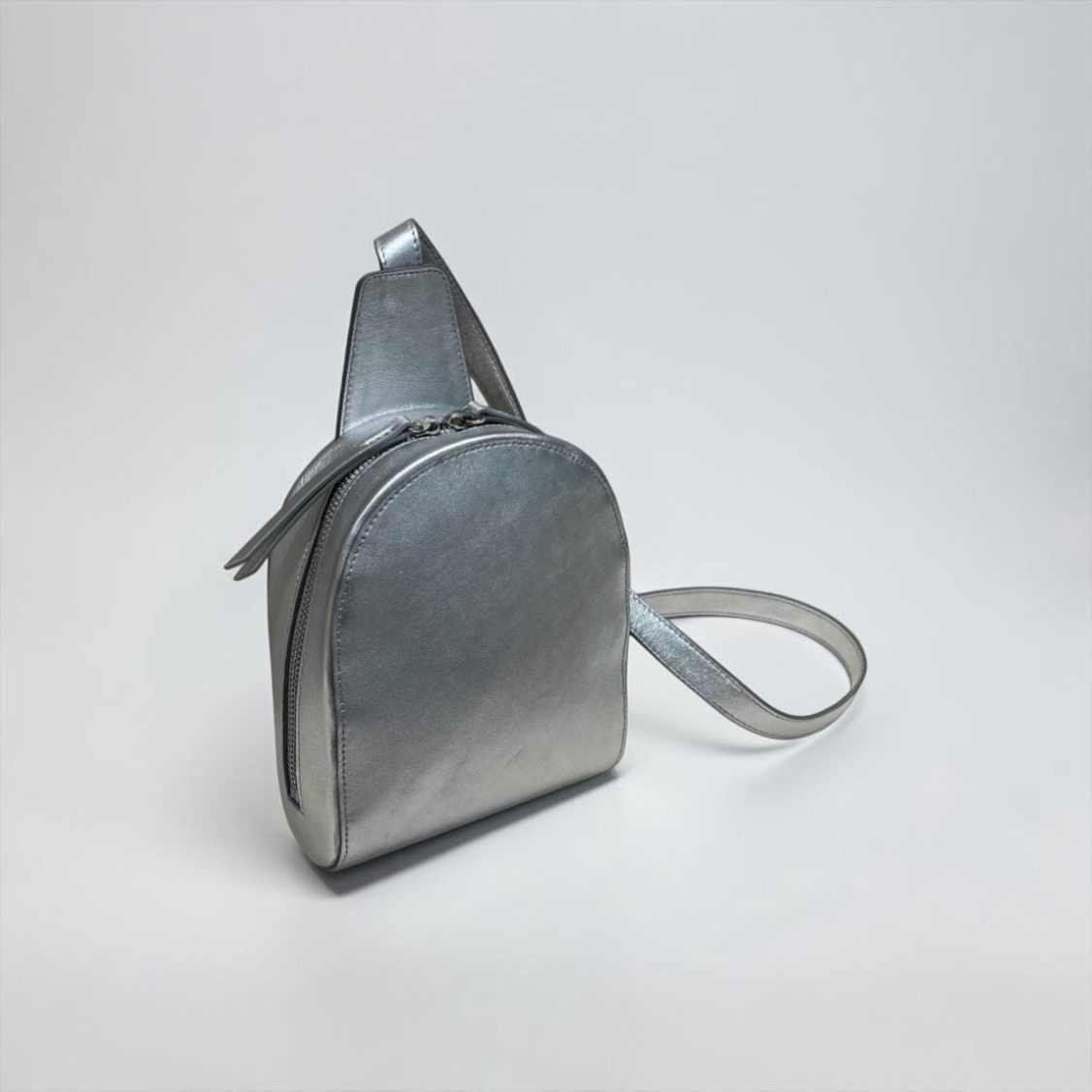 LP03 / SIDE SLING SEMI-CIRCLE LAMBSKIN BAG