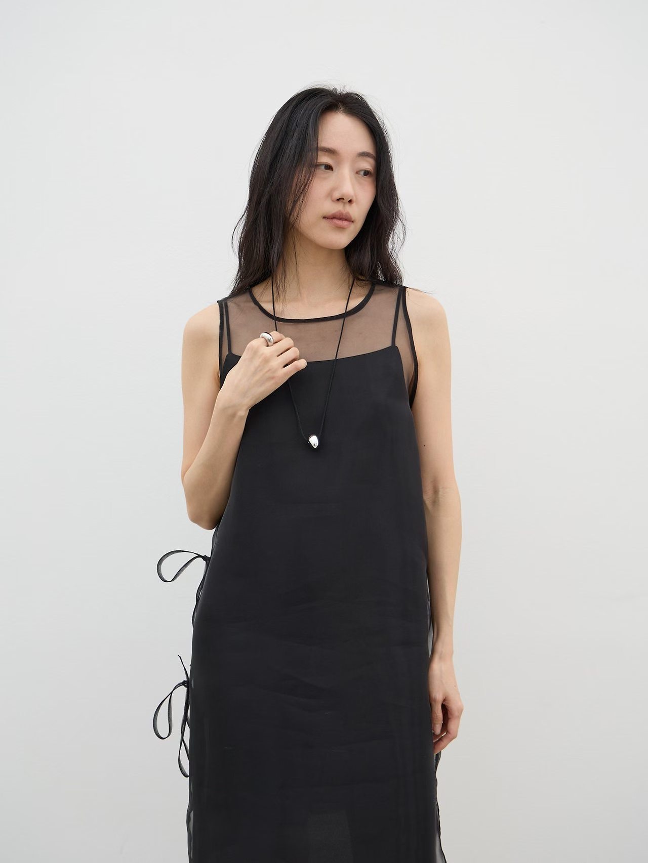 DK32 / IRREGULAR SHAPED PENDANT STRING NECKLACE