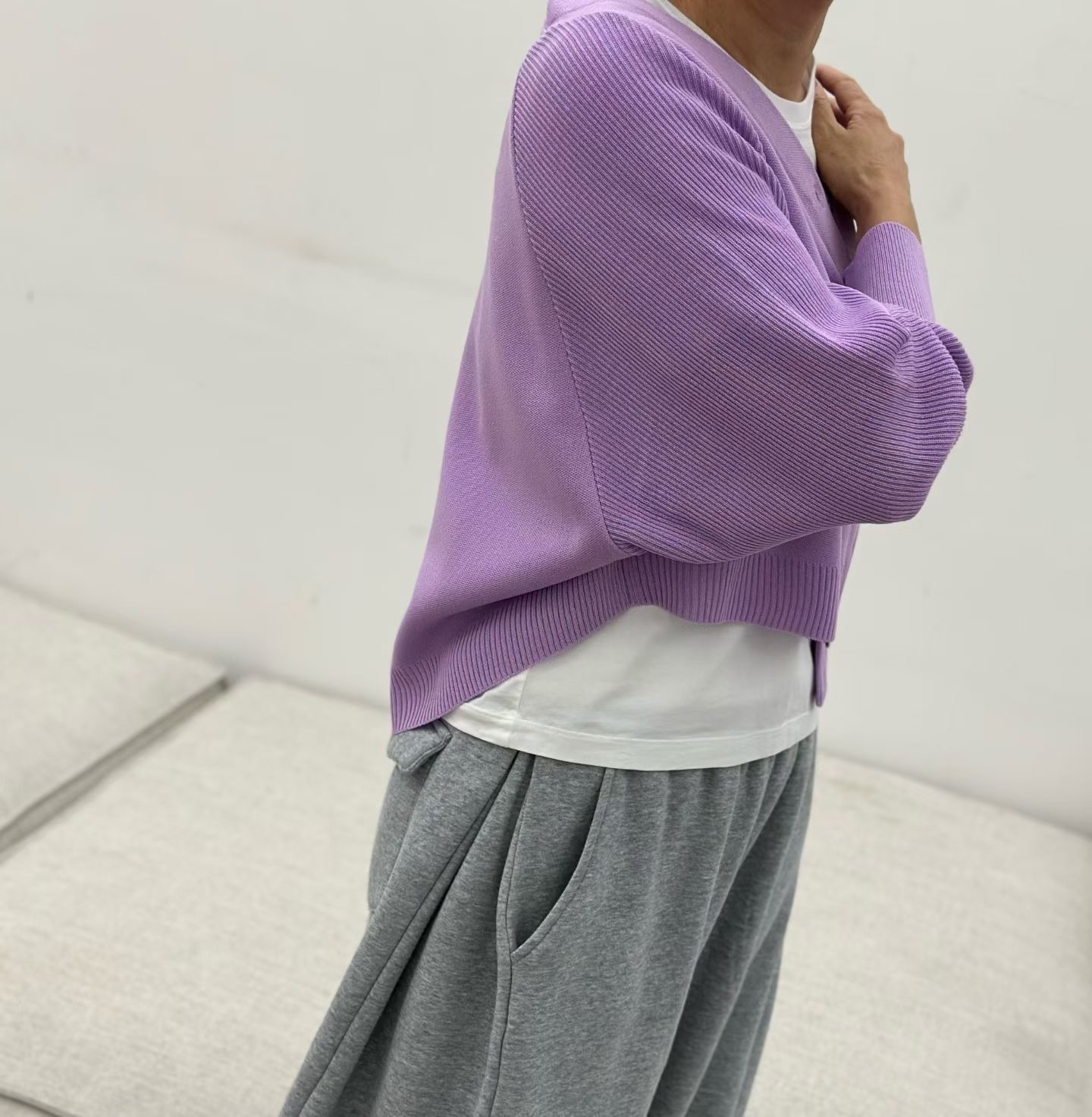 LE15 / V-NECKLINE RIBBED KNIT CARDIGAN