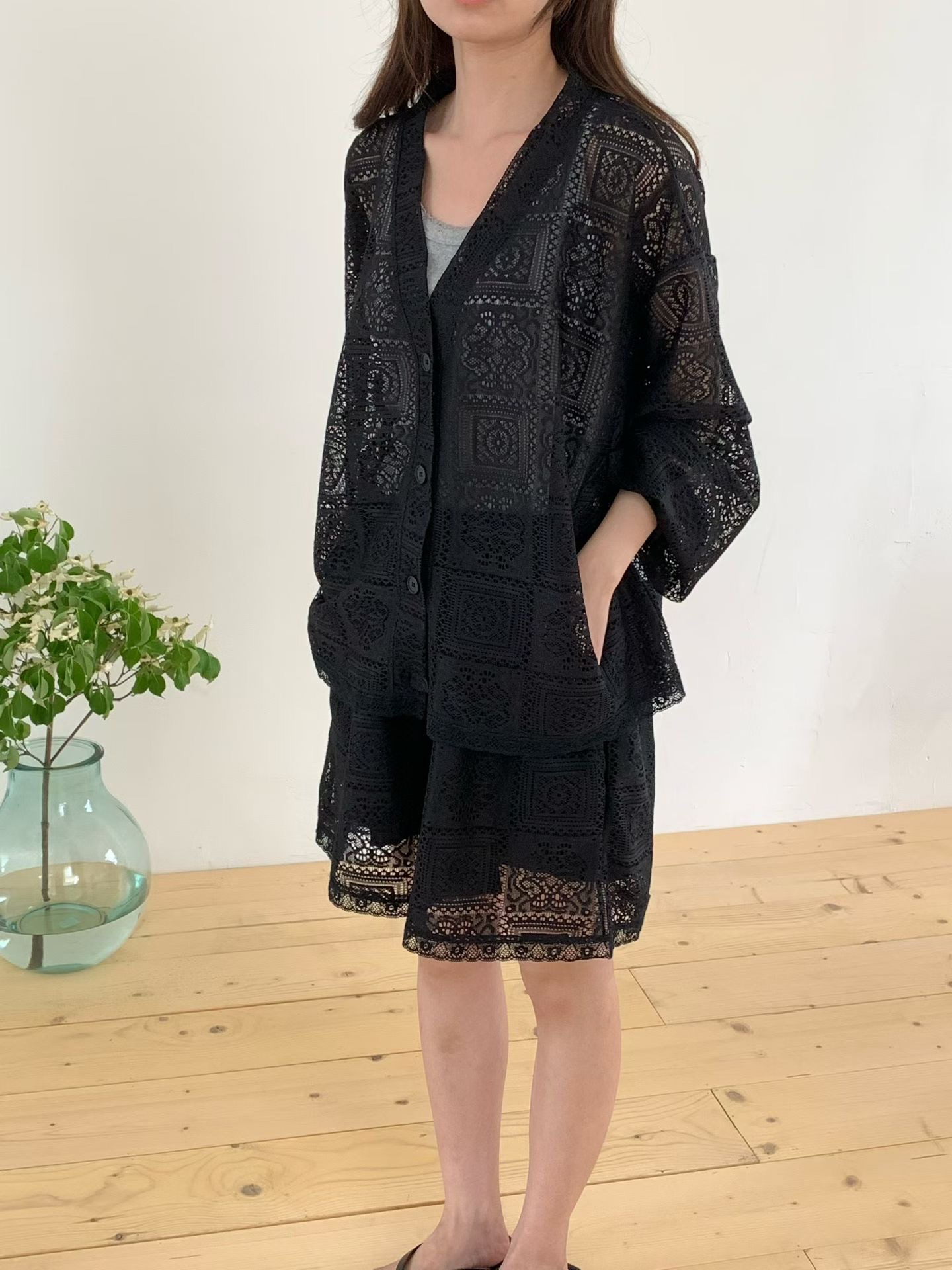 RT26 / GEOMETRIC LACE BUTTON DOWN CARDIGAN