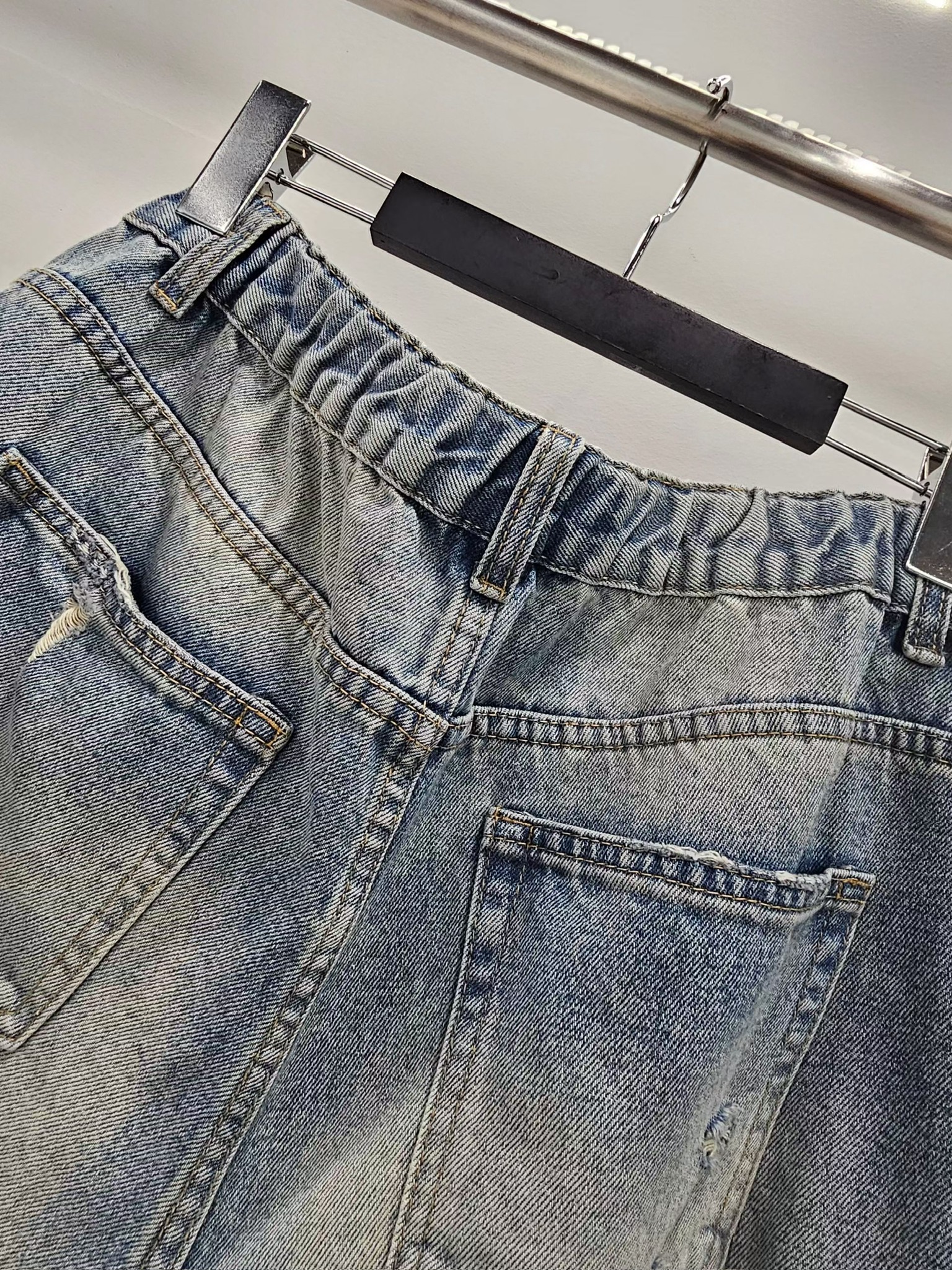 YY22 / DISTRESSED WASHED DENIM BERMS