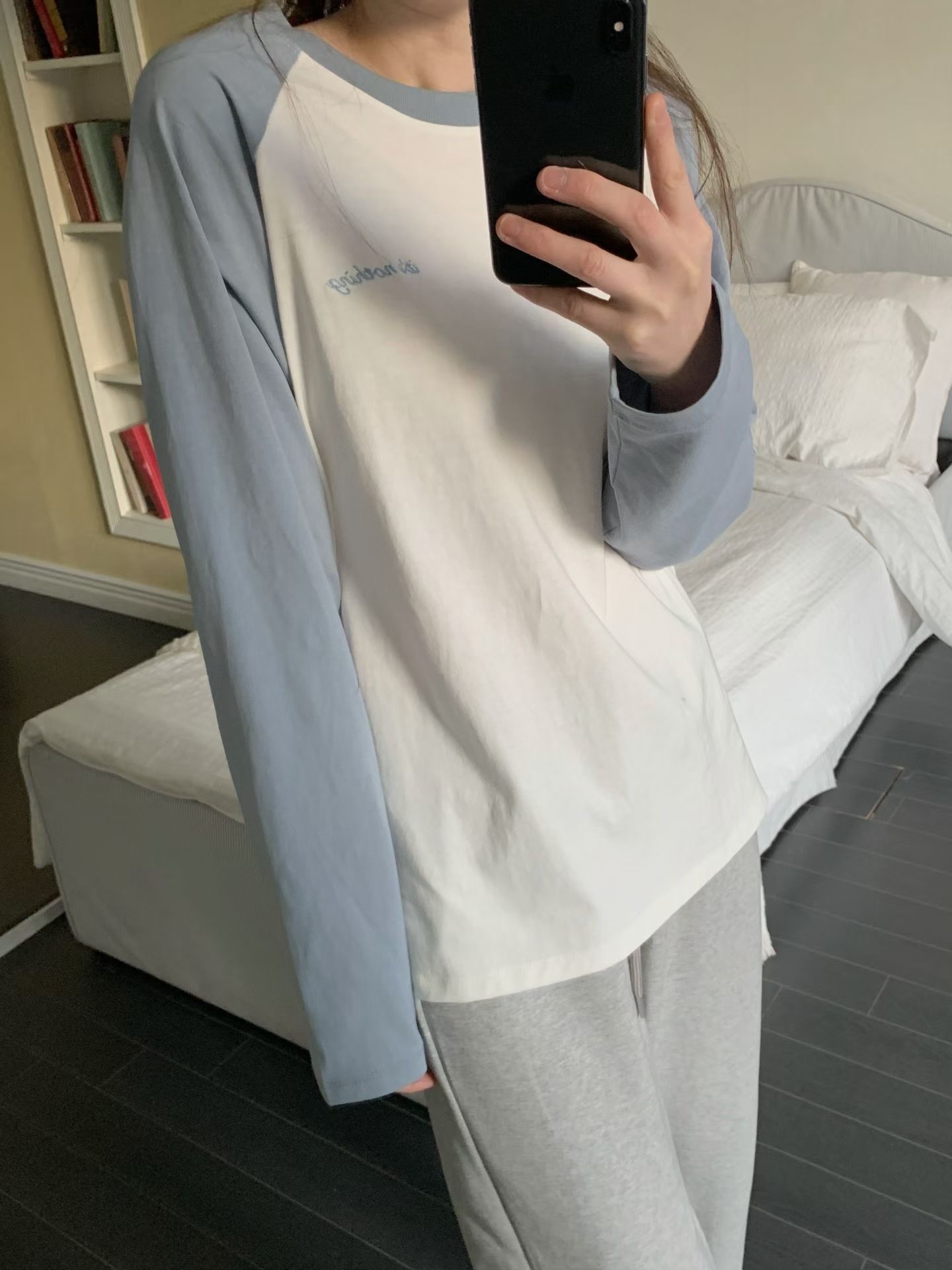 JU01 / "IT'S NOTHING" TWO-TONE PULLOVER