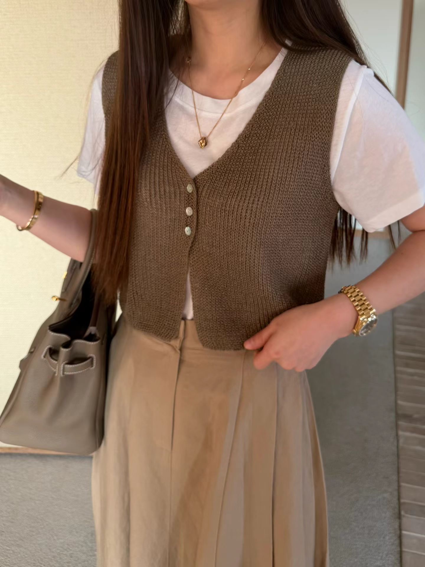 MU27 / OPEN KNIT DEEP V-NECKLINE VEST