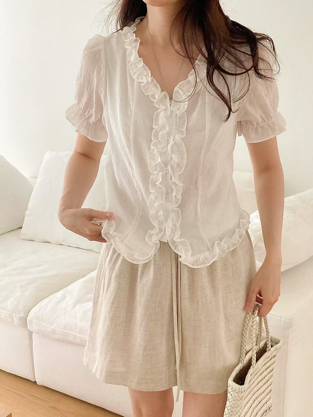 PG02 / V-NECKLINE RUFFLES BLOUSE