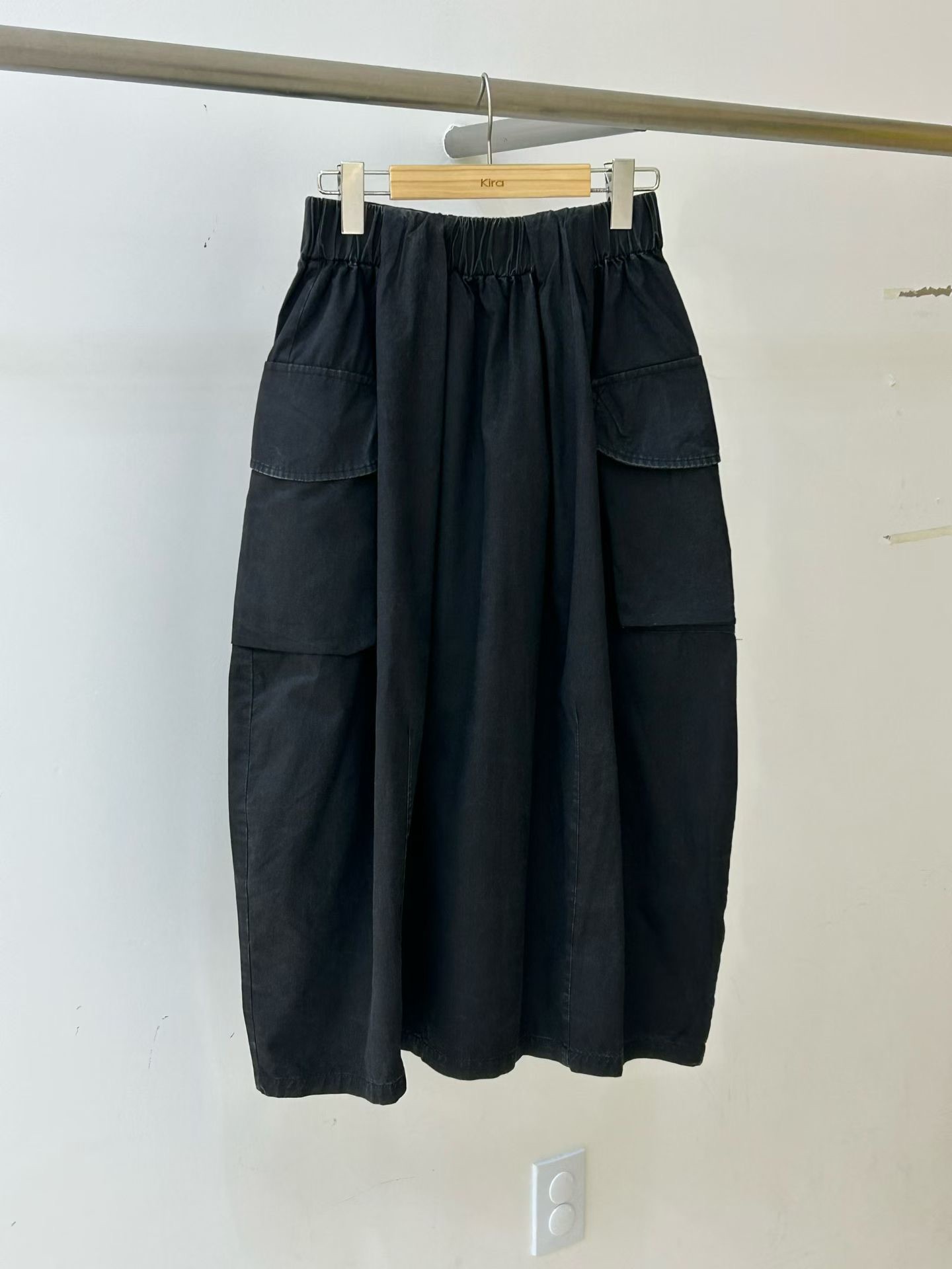 KL22 / BALLOON CUT CARGO SKIRT