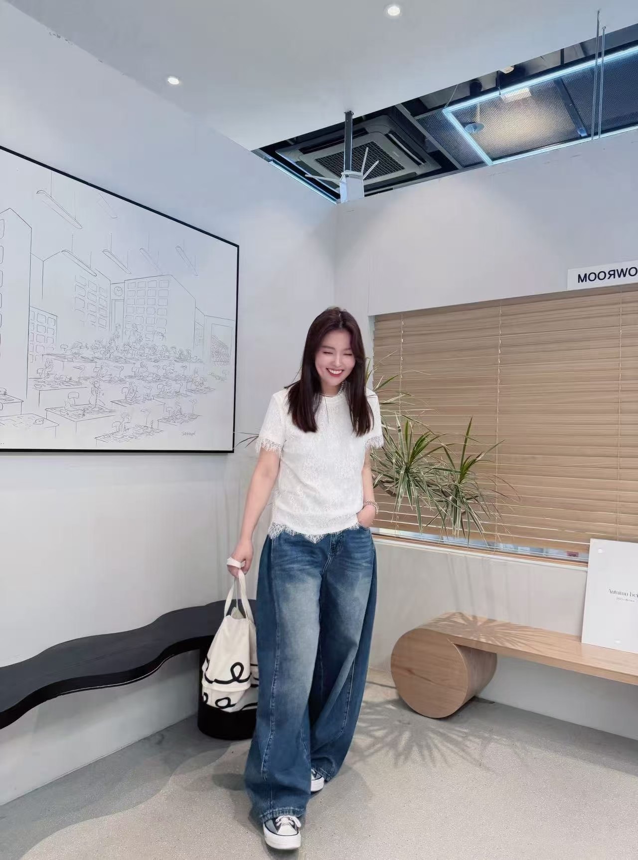 DA24 / SIDE PINTUCK DENIM JEANS