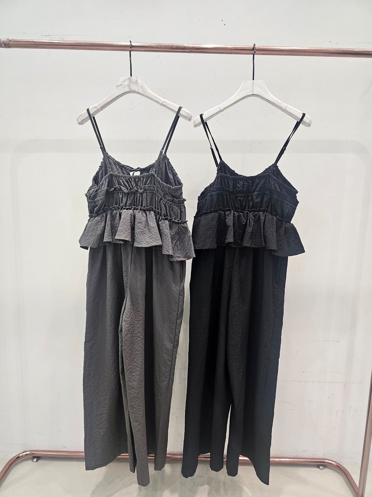 PG12 / SLEEVELESS RUFFLES PANTSUIT