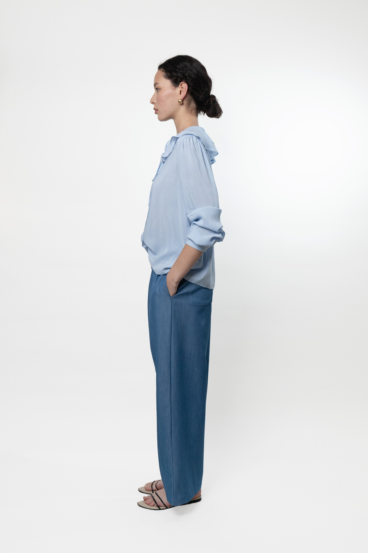 AL10/ RUFFLE COLLAR ROMANTIC BLOUSE