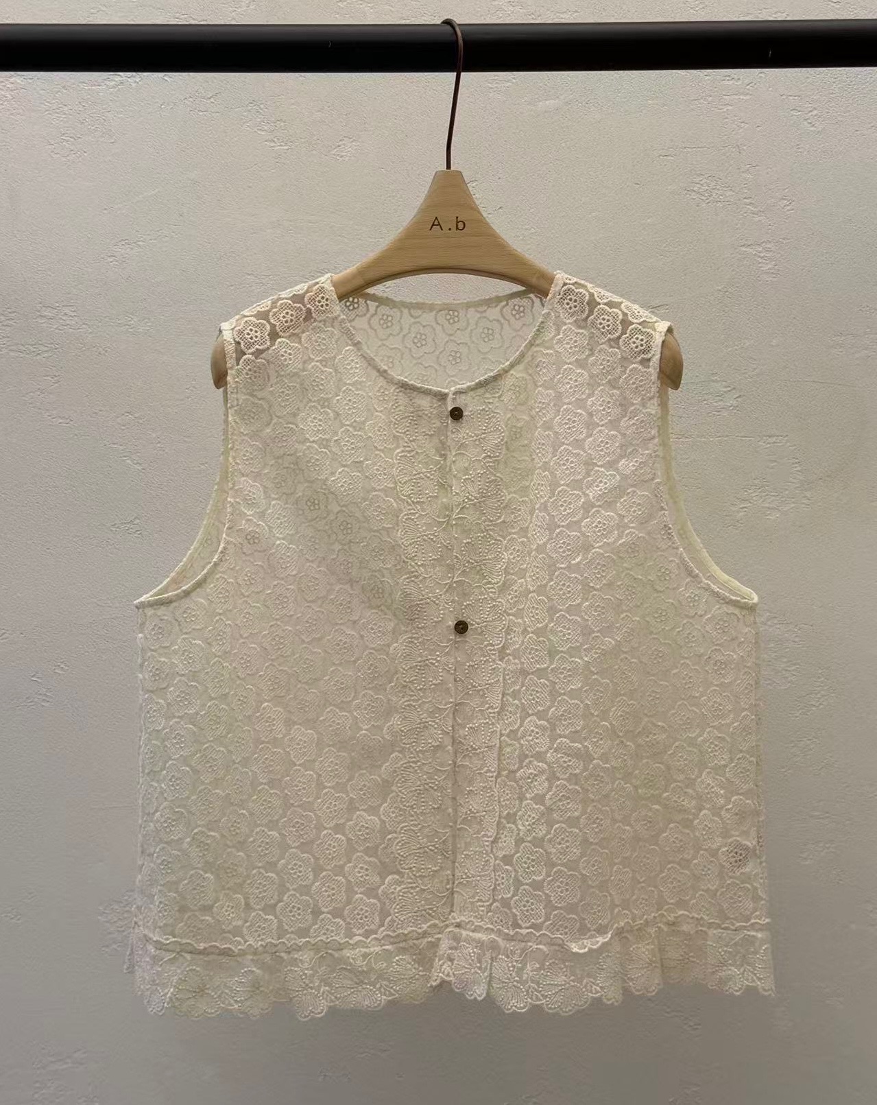 KF42 / LACE BRODERIE TRIMMING VEST
