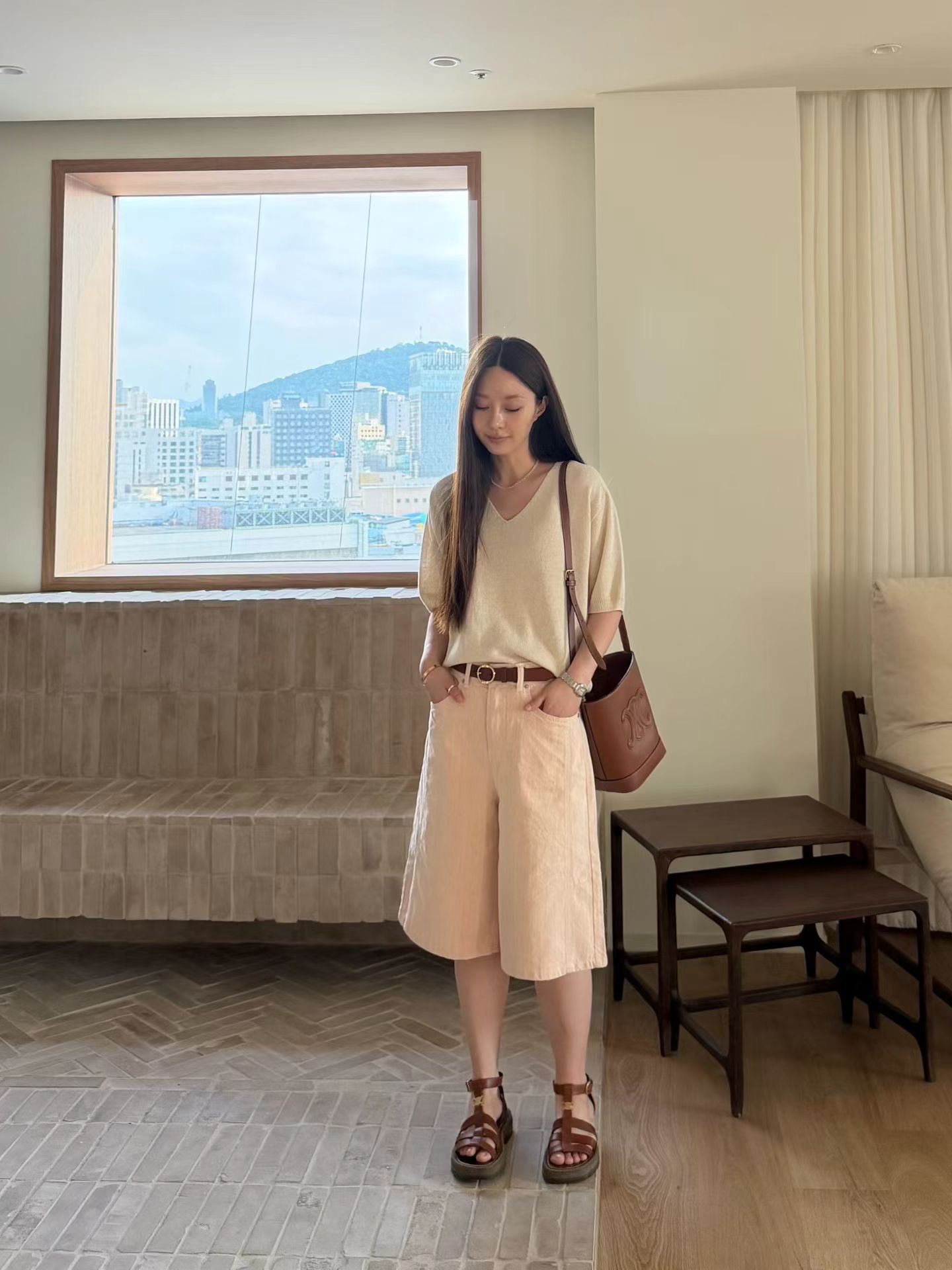 MU25 / V-NECKLINE BOXY KNIT TOP