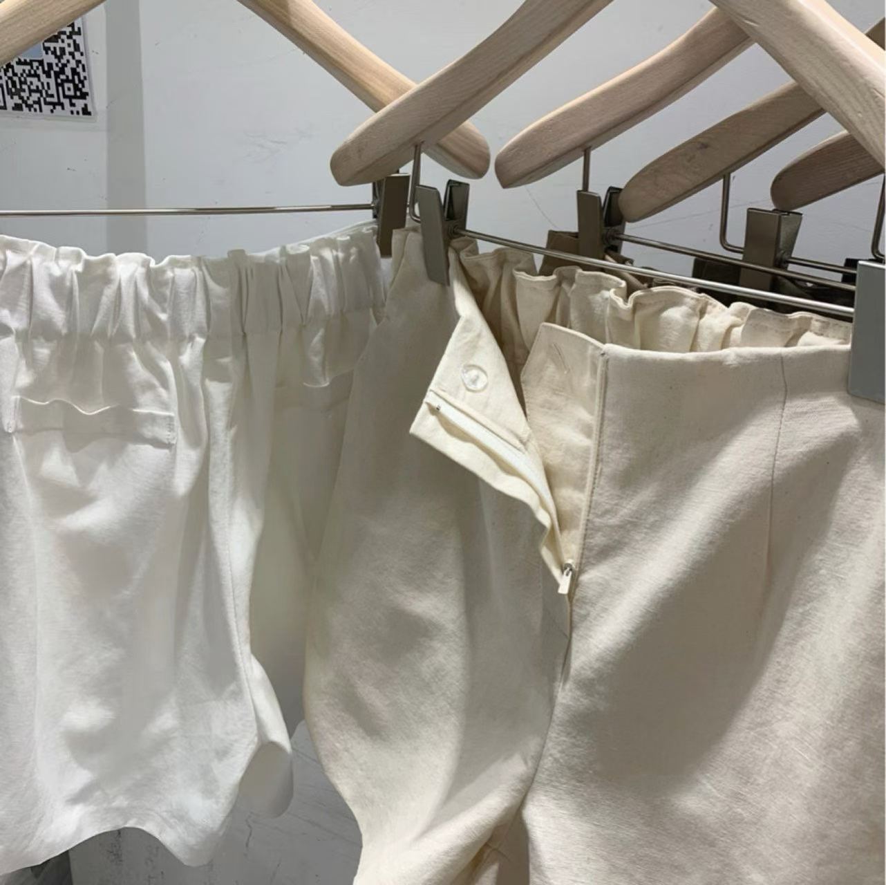 ERIN FRONT DART BACK ELASTIC SHORTS