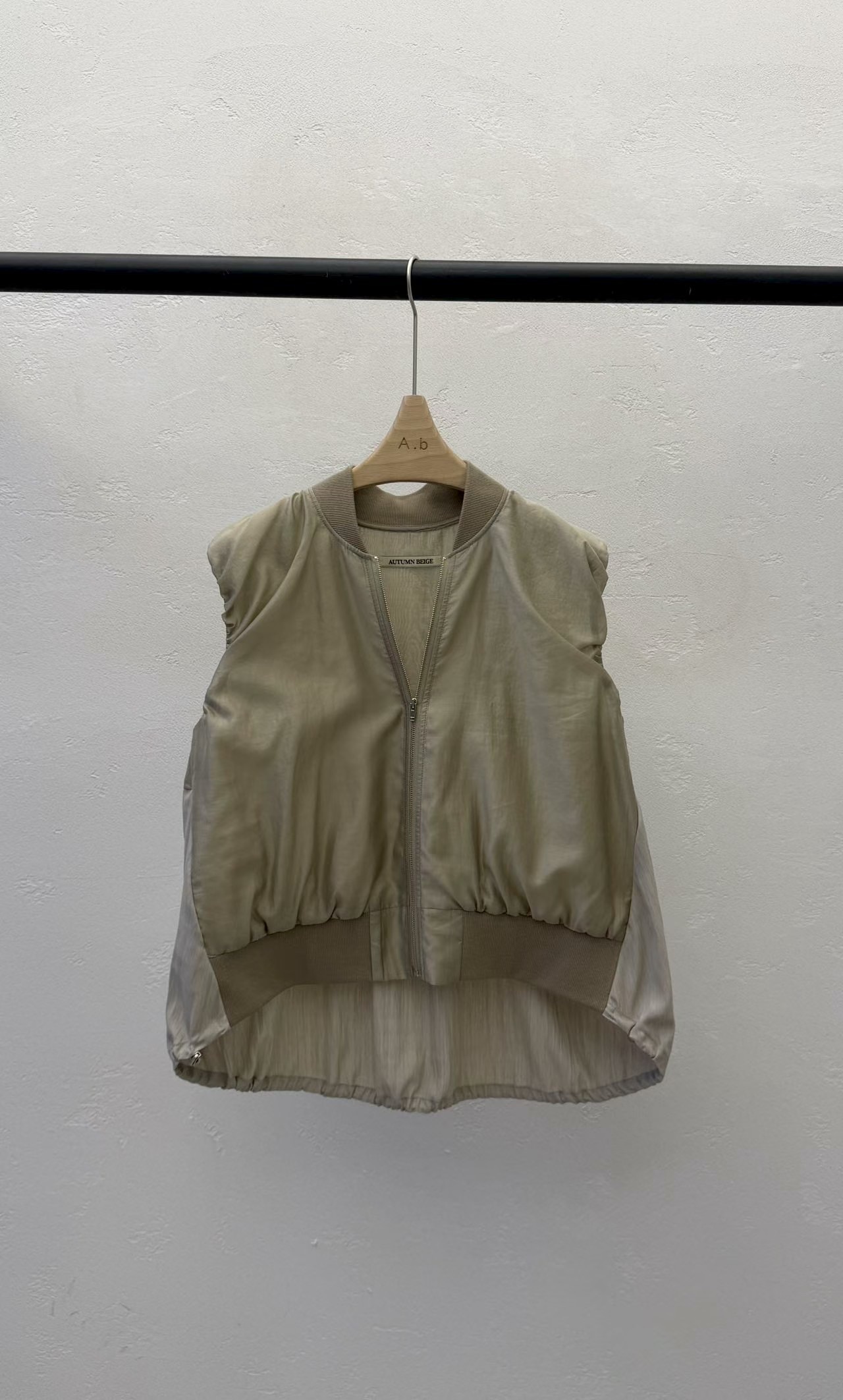 KF40 / SLEEVELESS ZIPPER VEST