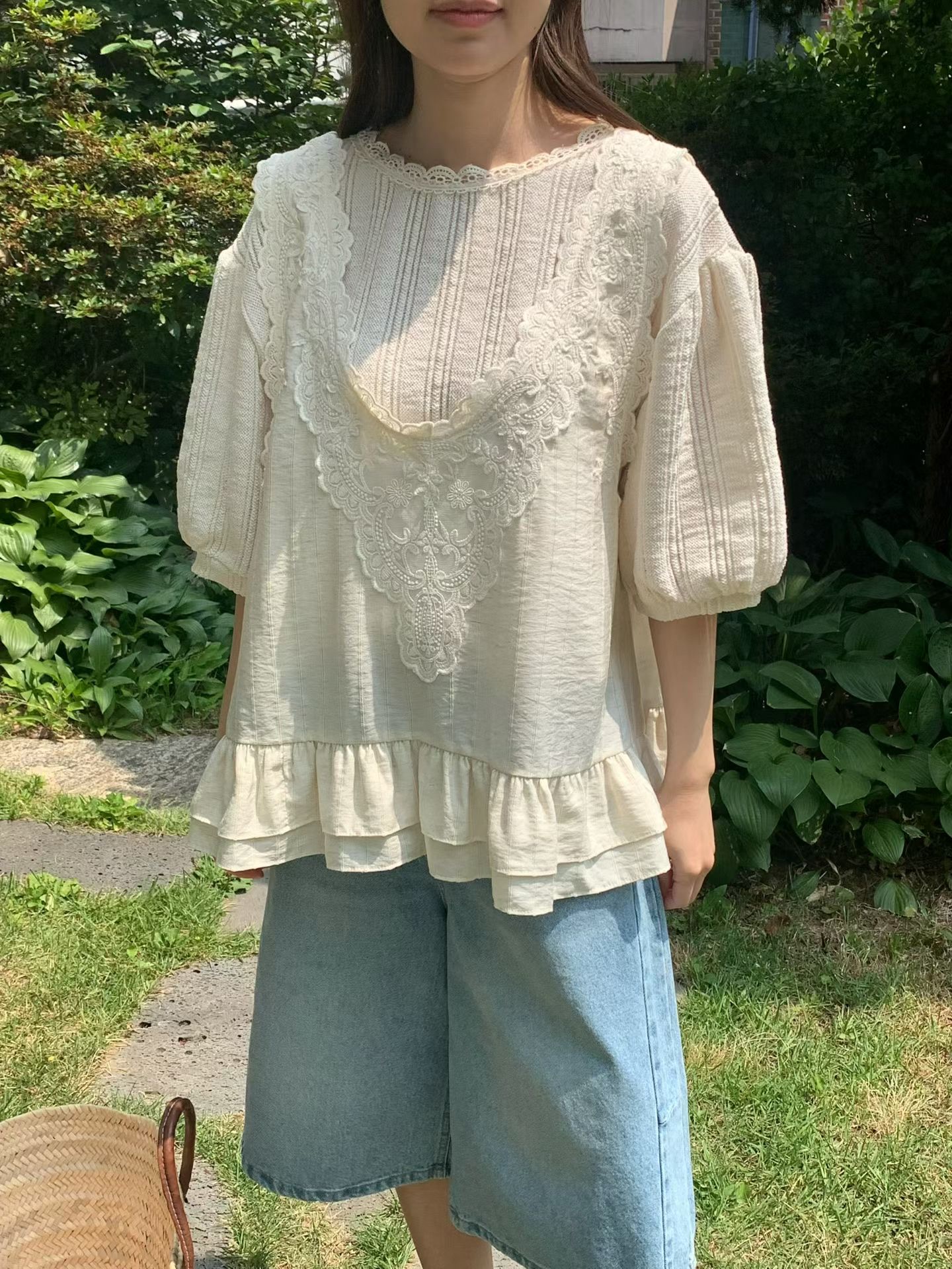 RT18 / V-NECKLINE LACE LAYERING PEPLUM TOP
