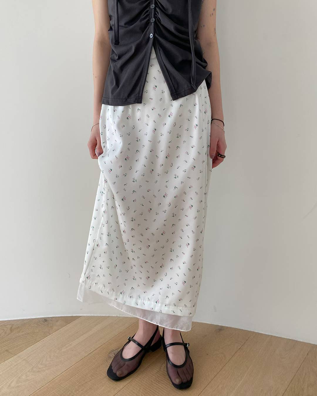 ESSENCE BACK BANDING SATIN FLORAL SKIRT