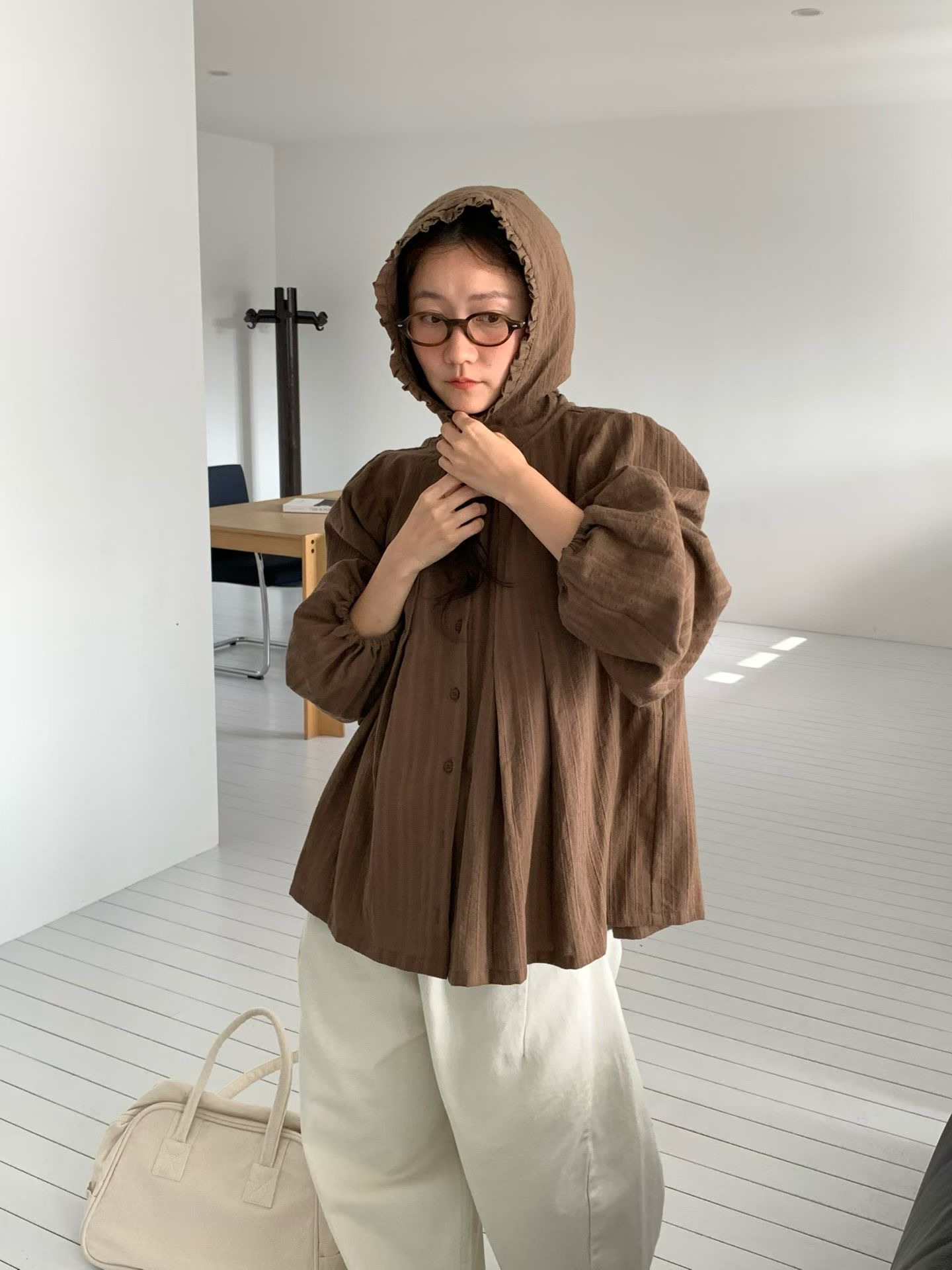 VP17 / RUFFLE TRIM HOODED BLOUSE