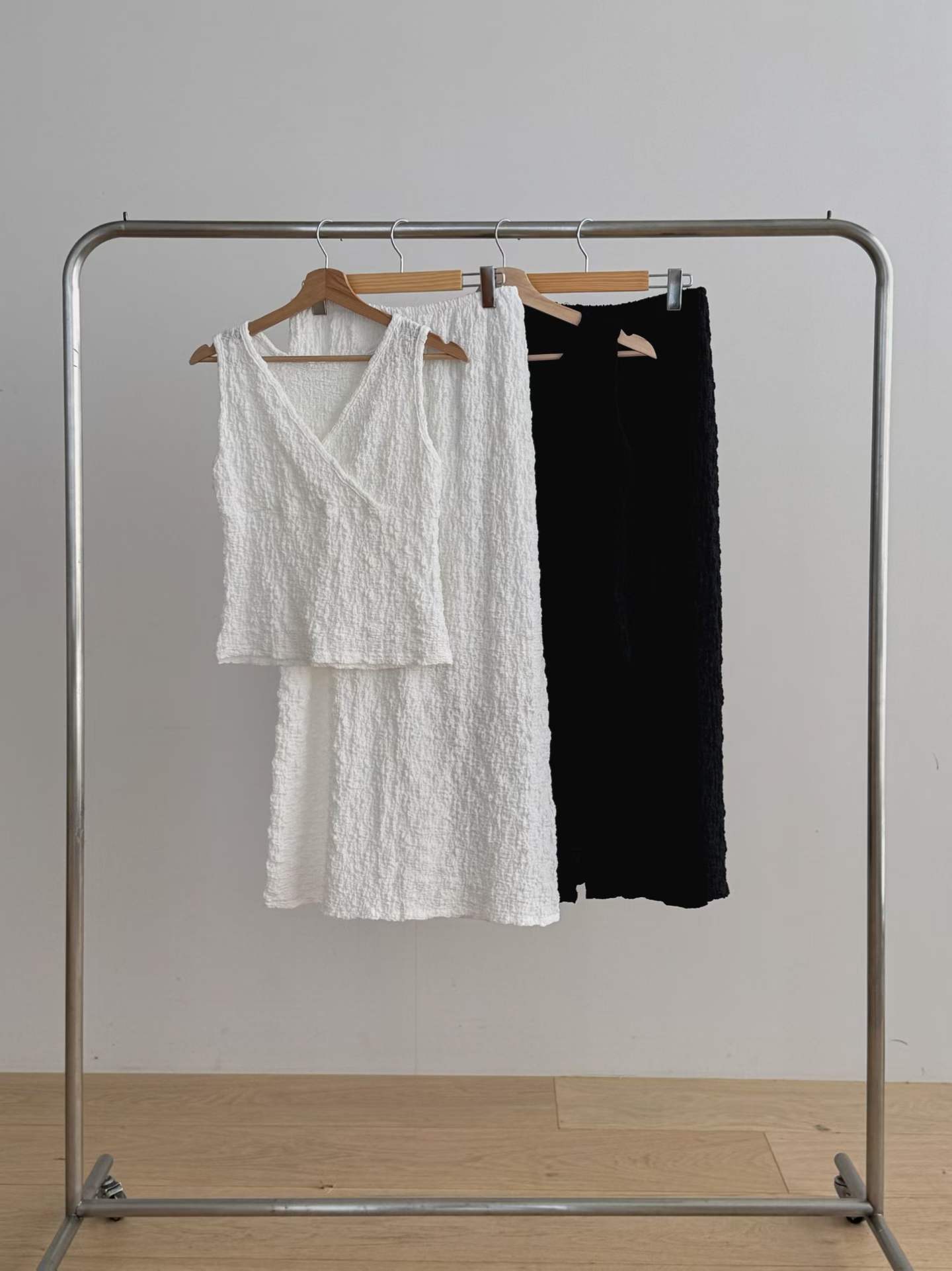 FRED V-NECK TEXTURED SLEEVELESS TOP