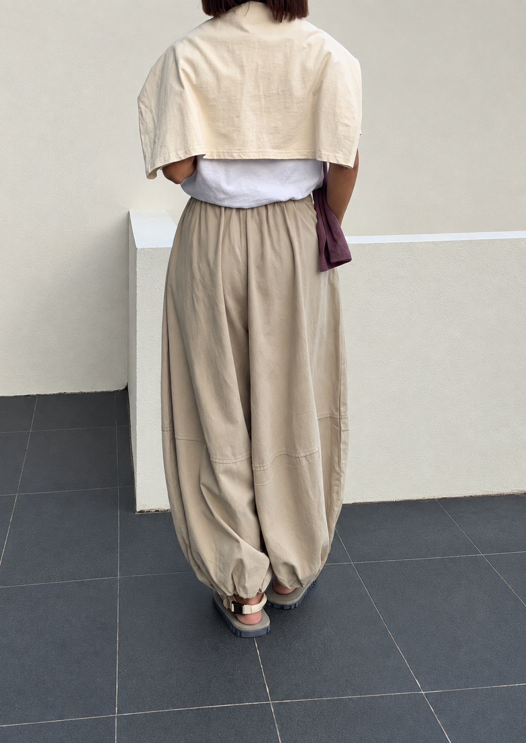031026/BALLOON-CUT POCKET TROUSERS 