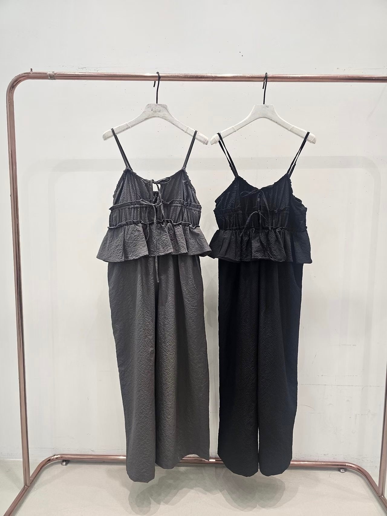PG12 / SLEEVELESS RUFFLES PANTSUIT