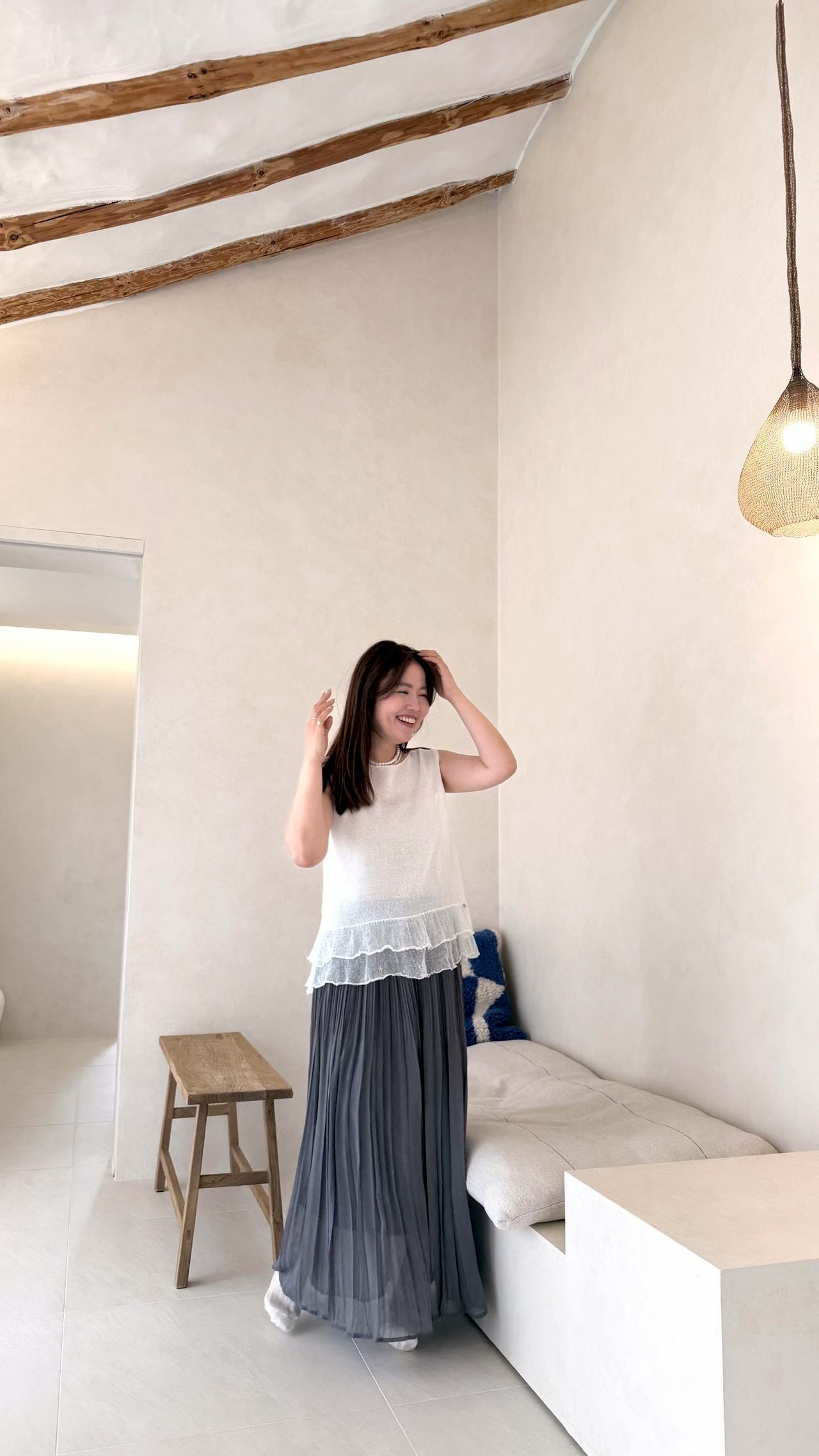 DA27 / SLEEVELESS KNIT TOP WITH LAYERED HEM