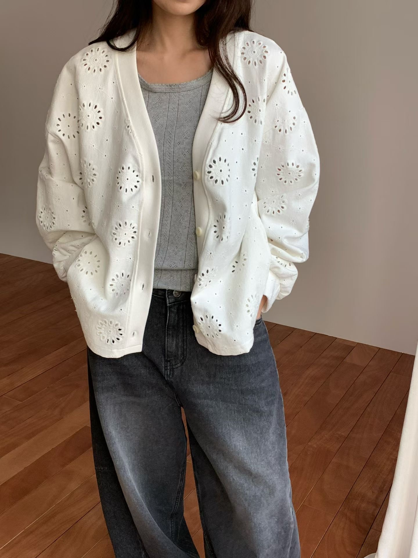 VP27/ OVERSIZED EYELET EMBROIDERY OUTER 