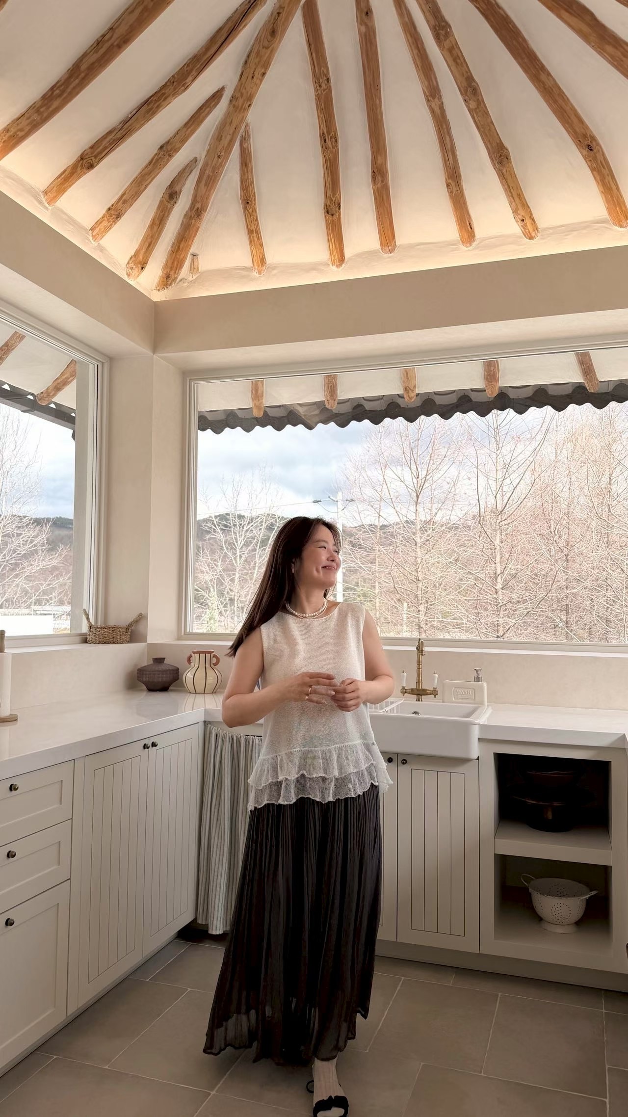 DA27 / SLEEVELESS KNIT TOP WITH LAYERED HEM