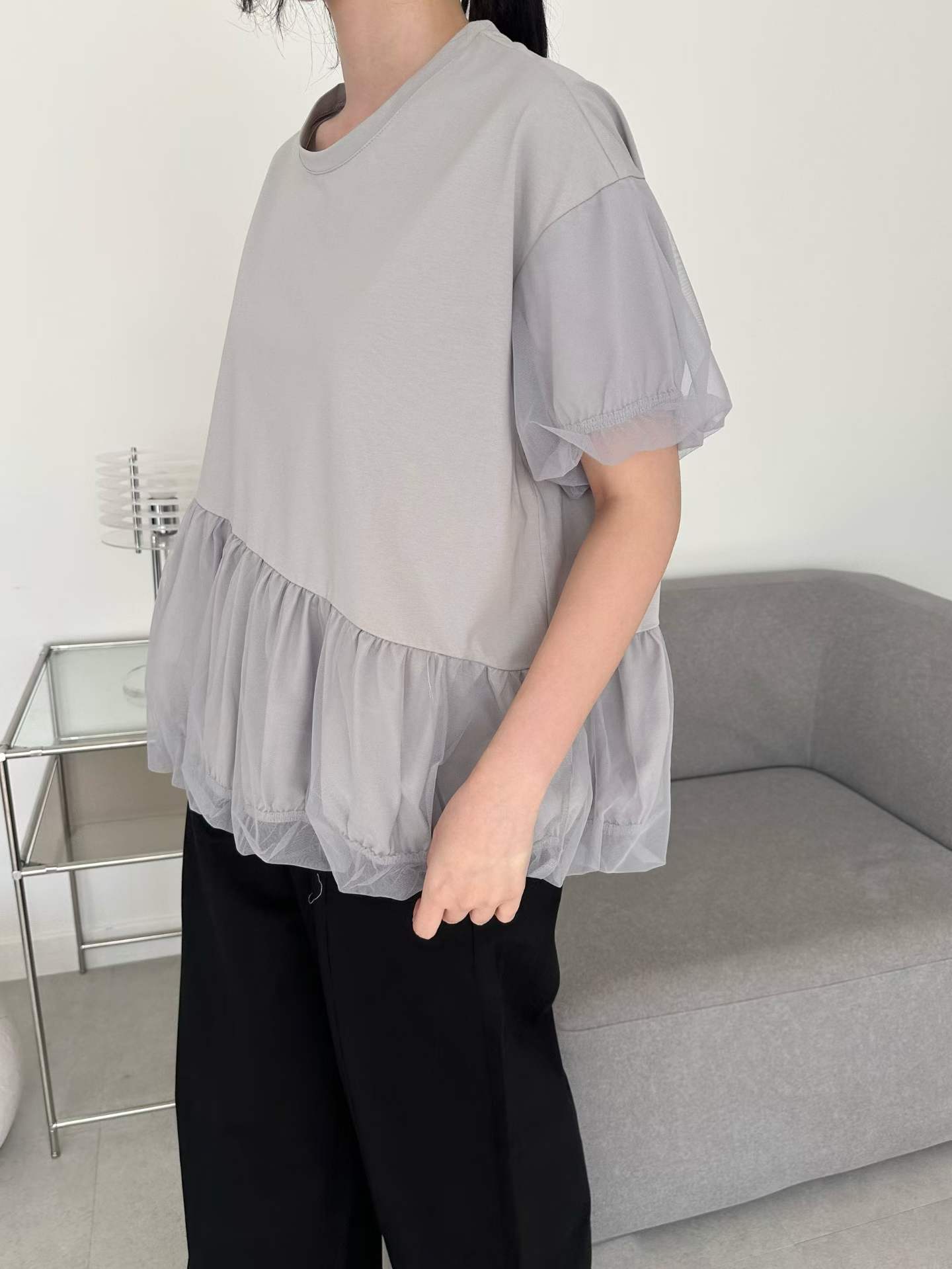 EMBERLY SLANTED MESH PEPLUM TOP