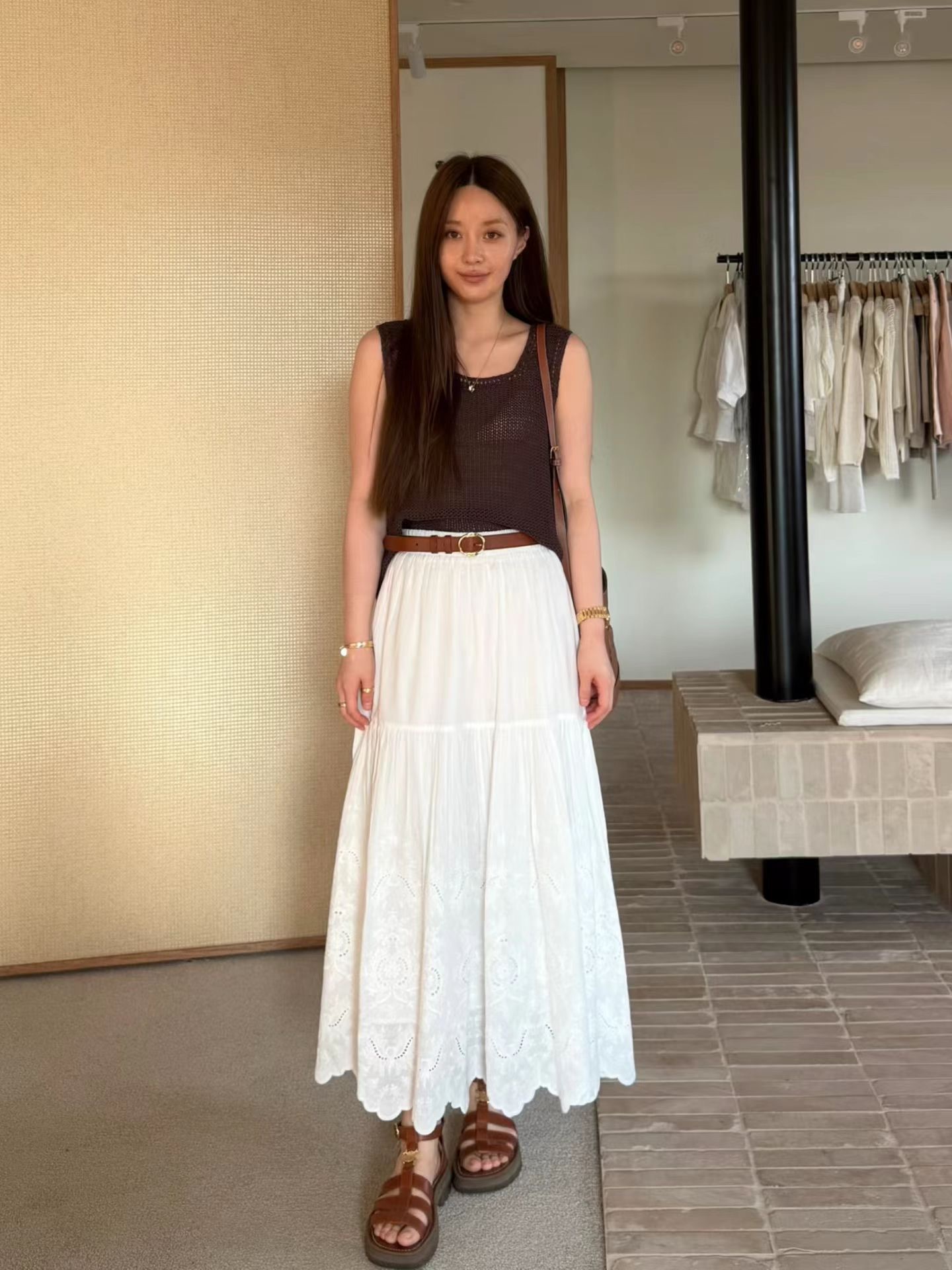 MU16 / SQUARE NECKLINE KNIT SLEEVELESS TOP