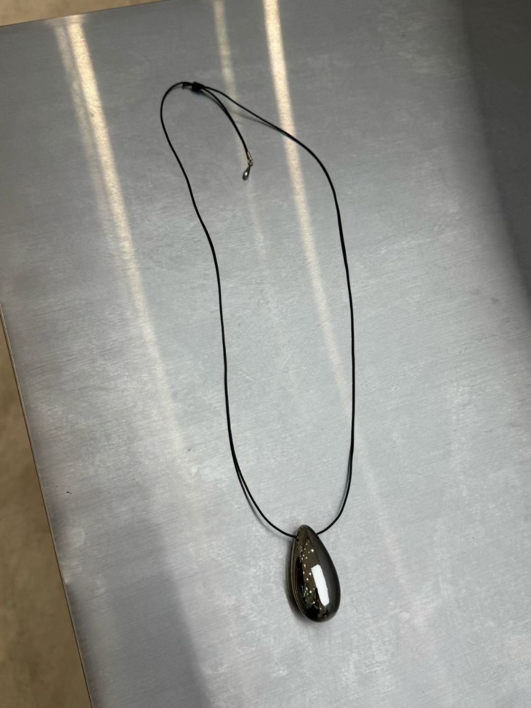YQ41 / TEARDROP METALLIC PENDANT LONG ADJUSTABLE NECKLACE