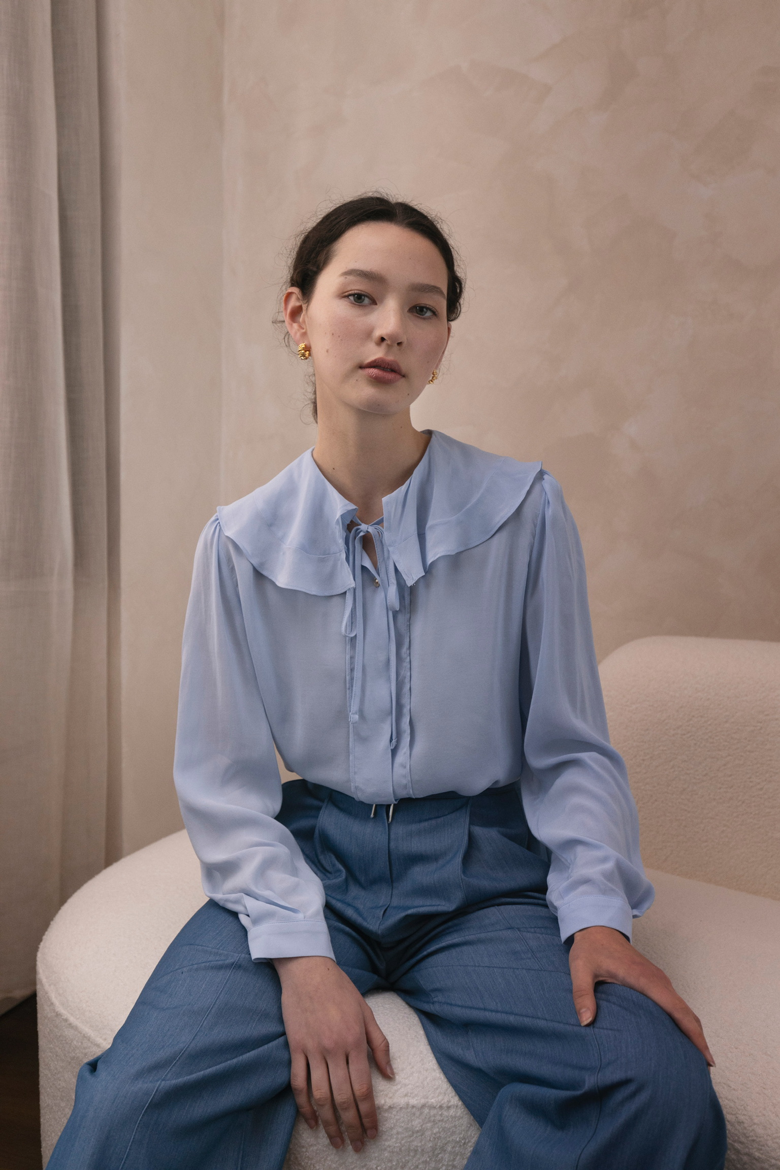 AL10/ RUFFLE COLLAR ROMANTIC BLOUSE