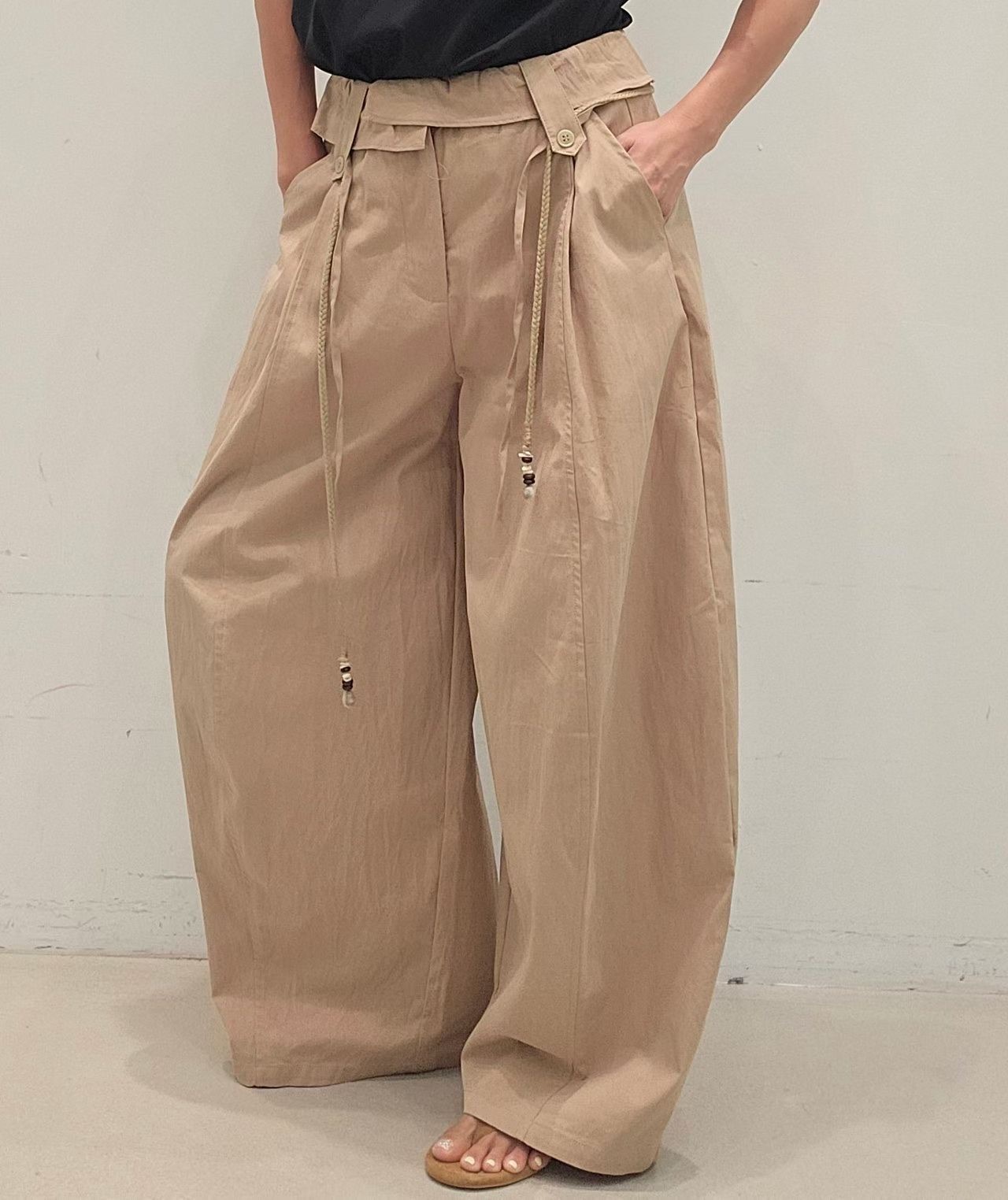 PG09 / FOLD-DOWN TROUSERS WITH BELT