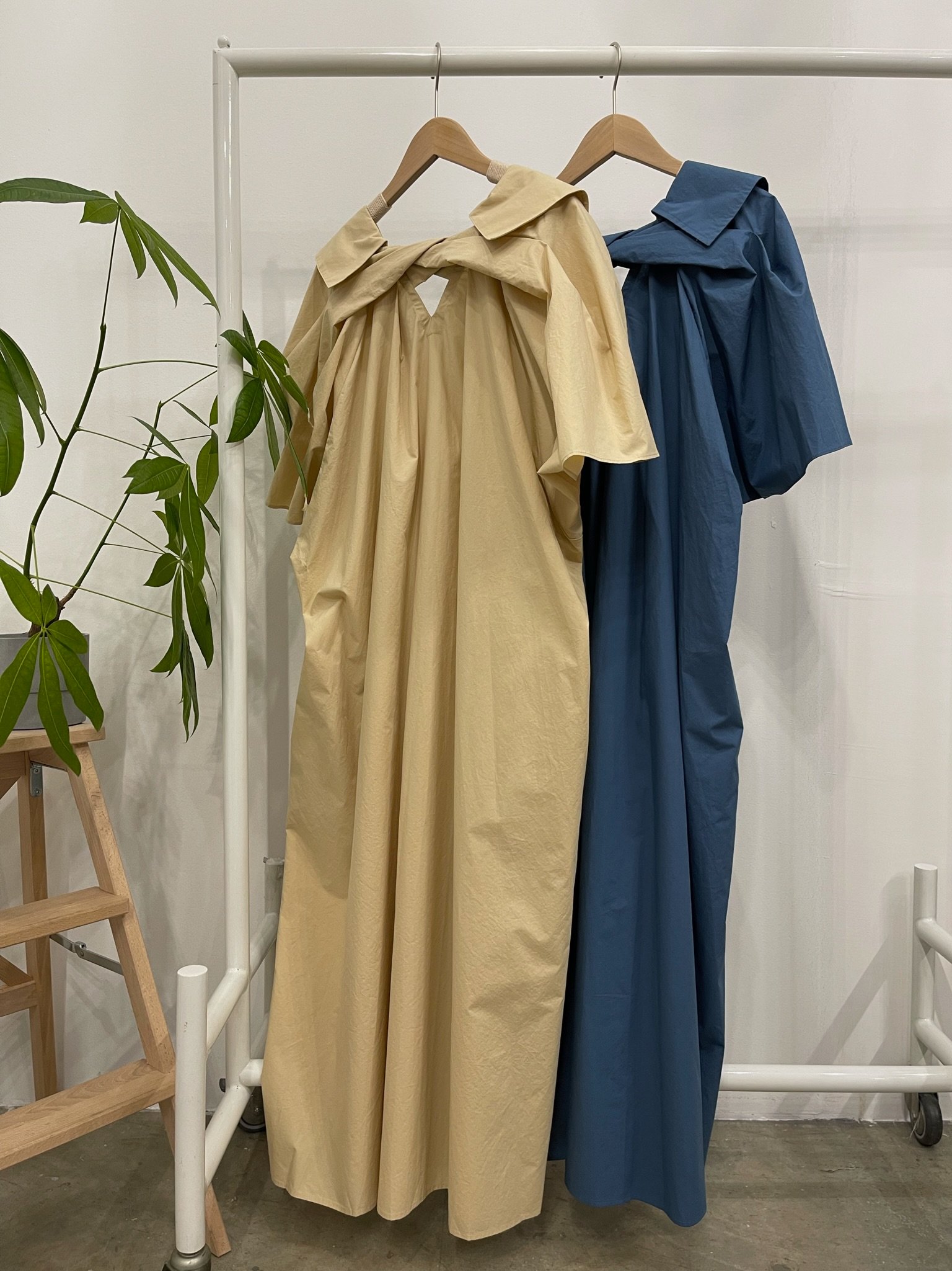 Sofie twisted back details pocket shirt dress