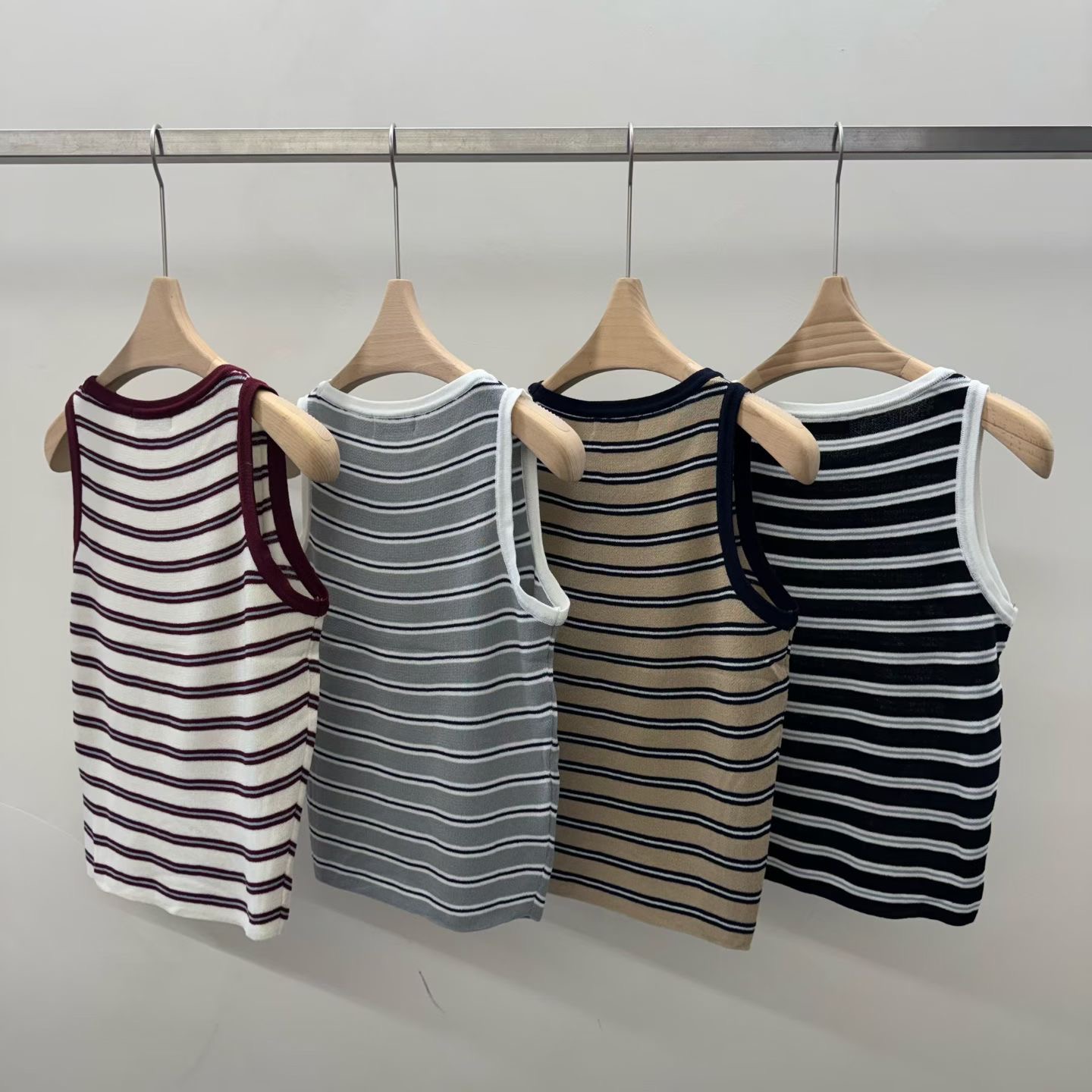 T180426/CONTRAST PIPING RIBBED KNIT TANK TOP