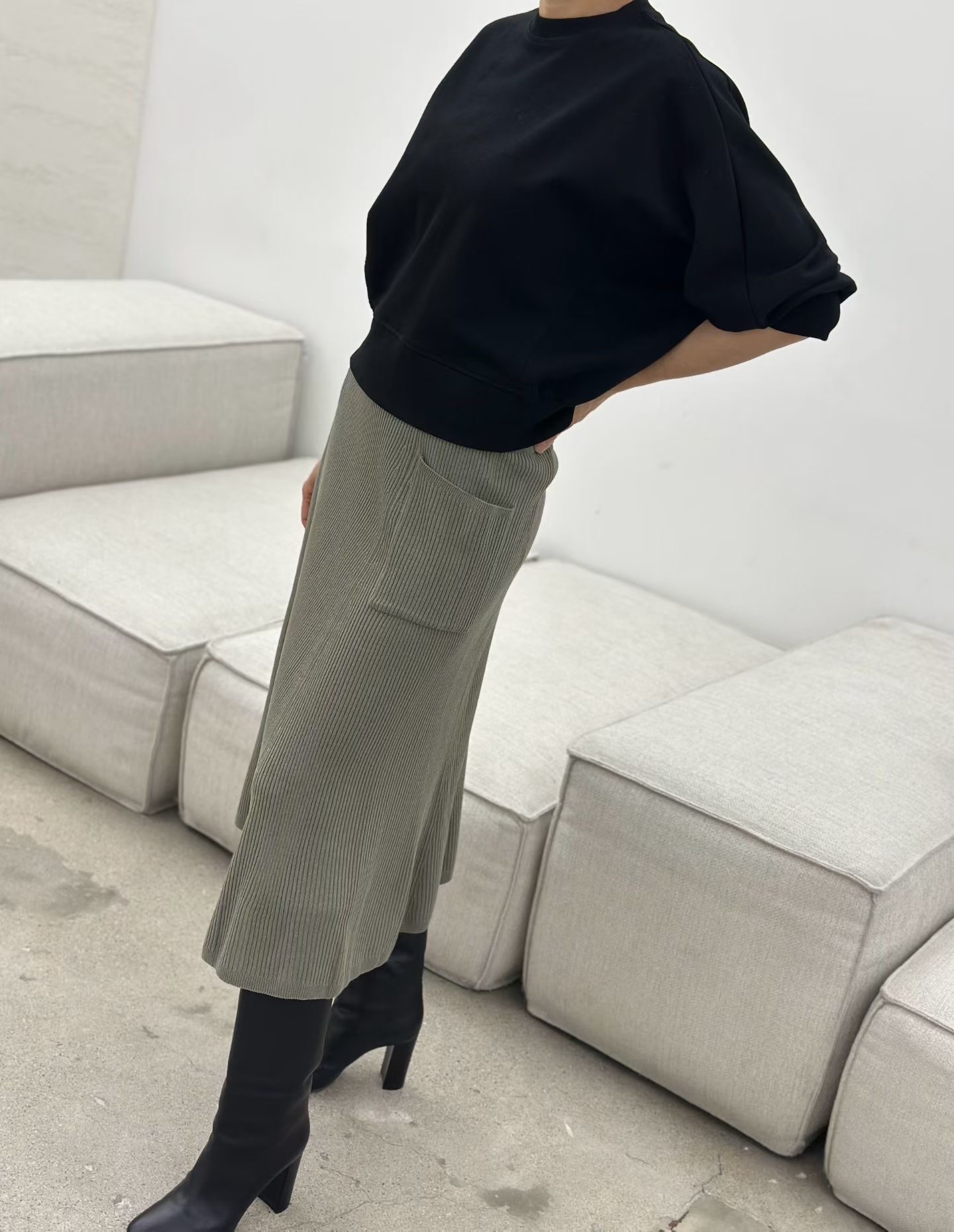 LE18 / RELAXED PUFF SLEEVE SWEAT TOP