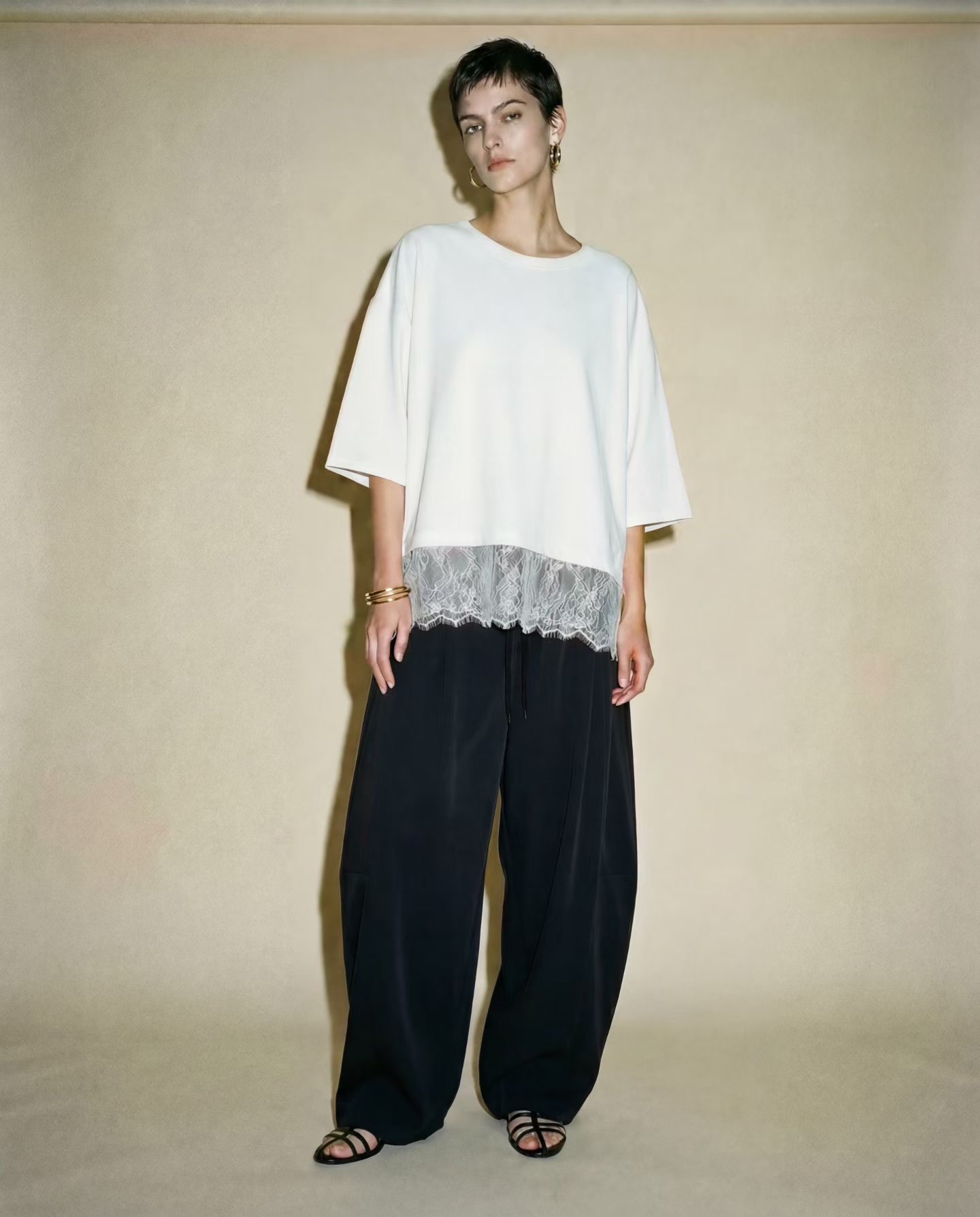 JY13 / LACE HEM BOXY TEE
