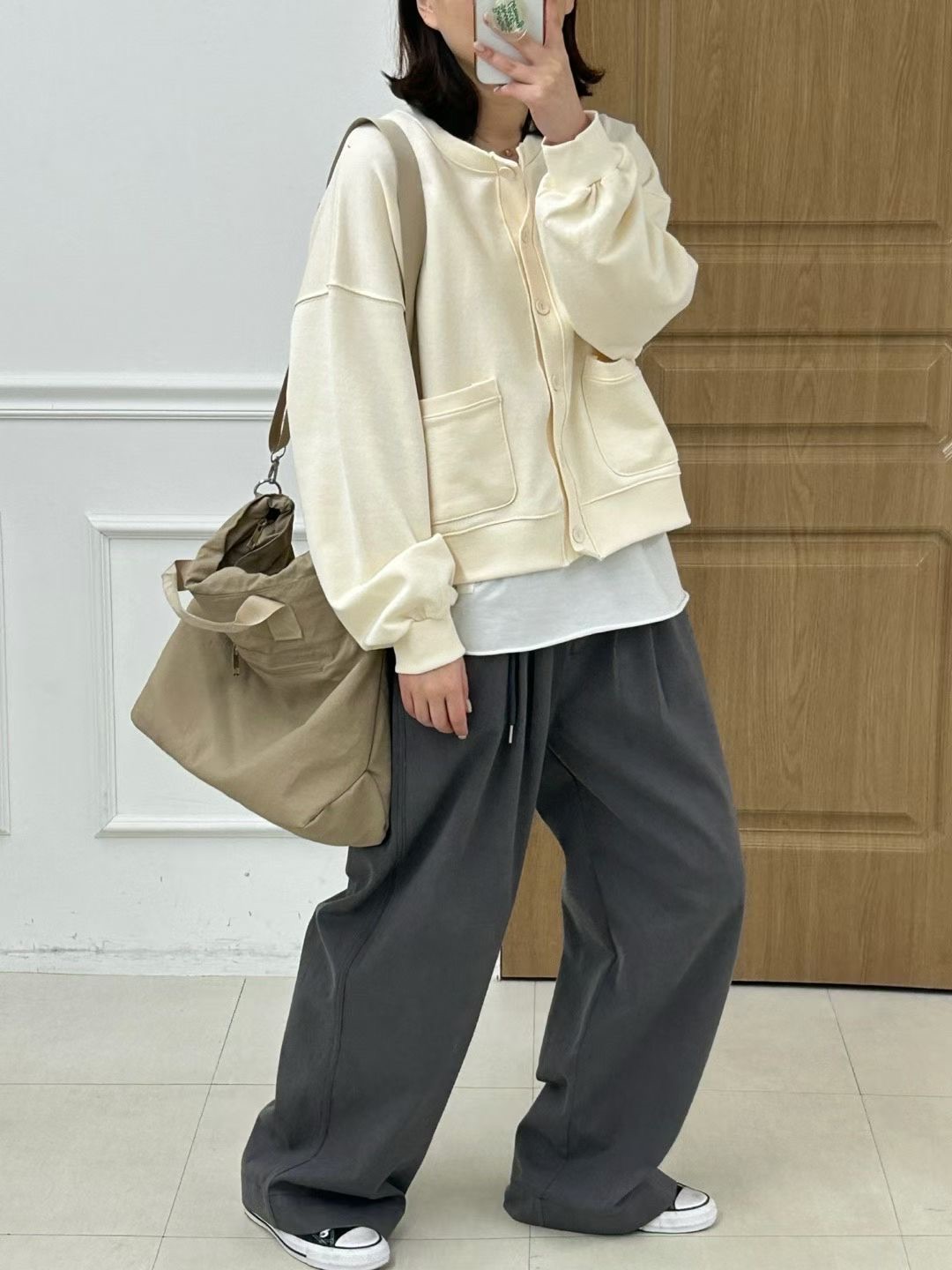 KR08 / ROUND NECK POCKET CARDIGAN