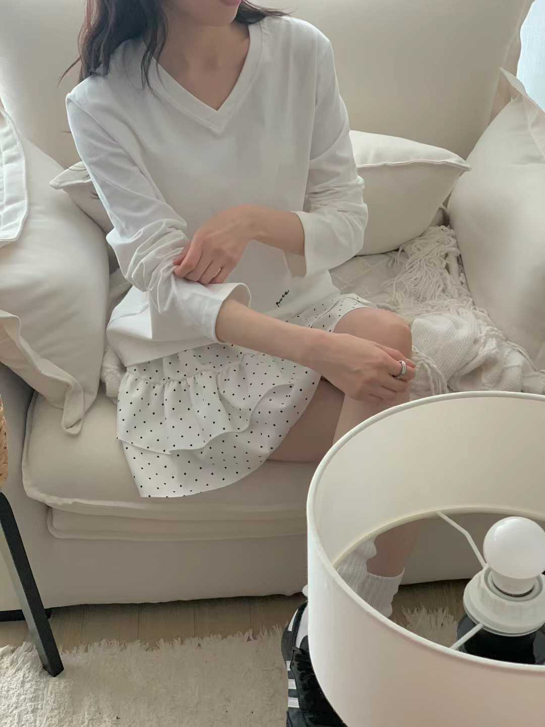 DELICE "PURE" SLOGAN V-NECK TEE