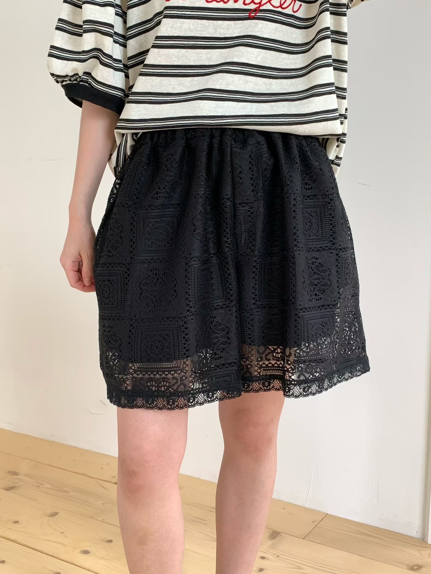 RT25 / GEOMETRIC LACE POCKET SHORTS