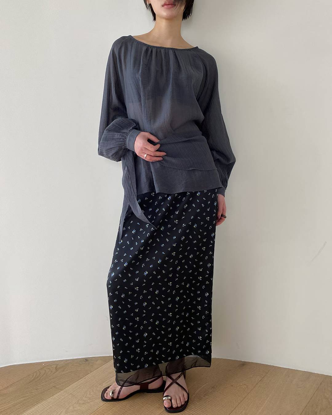 ESSENCE BACK BANDING SATIN FLORAL SKIRT
