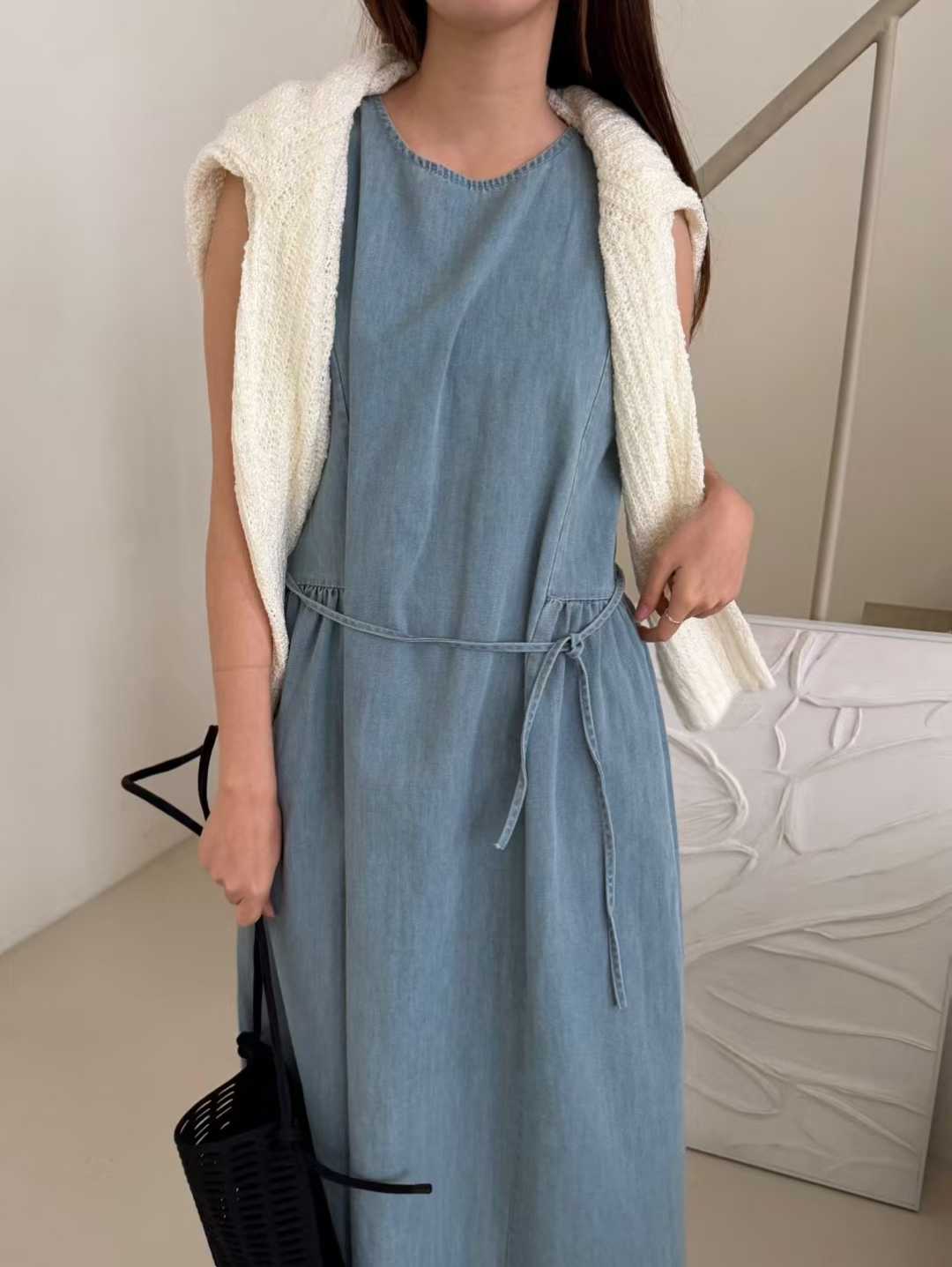 EDEN WAIST TIE SLEEVELESS DENIM DRESS