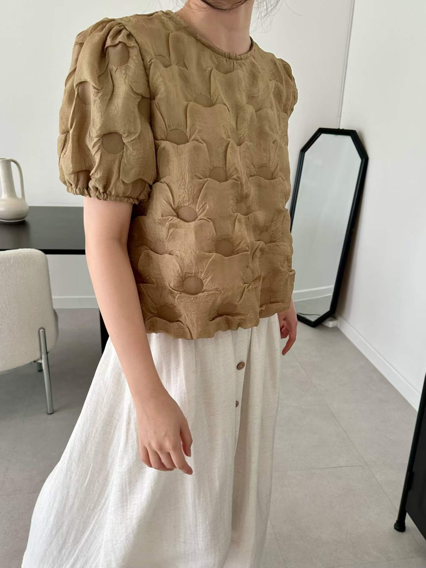 EDITH WAFFLED PUFFY ELASTIC HEM TOP