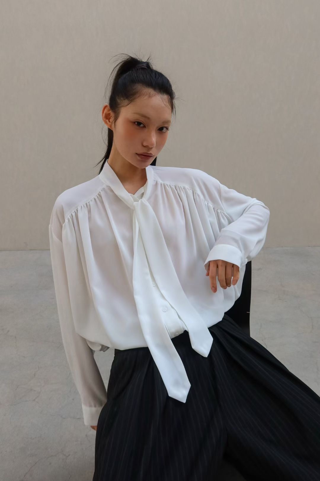 BY09 / FRONT TIE LONG SLEEVES BLOUSE